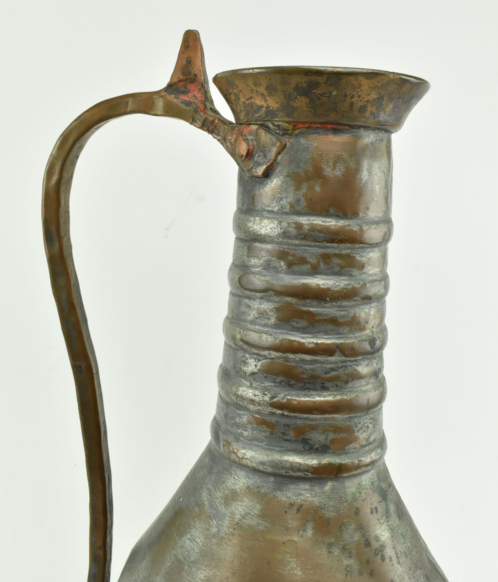 19TH CENTURY MIDDLE EASTERN OTTOMAN HAMMERED COPPER EWER - Image 6 of 7