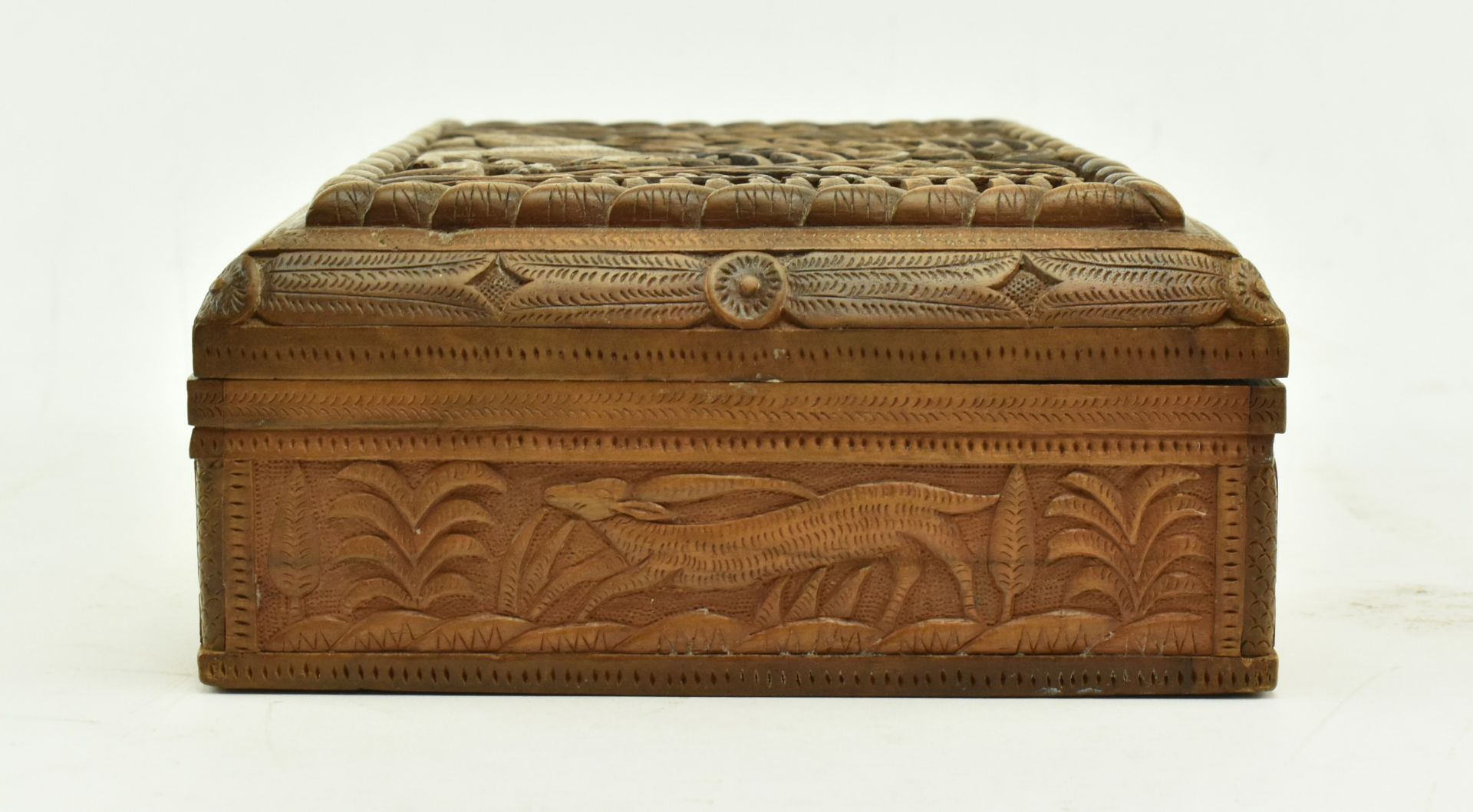 TWO HAND CARVED WOODEN BOXES - Bild 5 aus 10