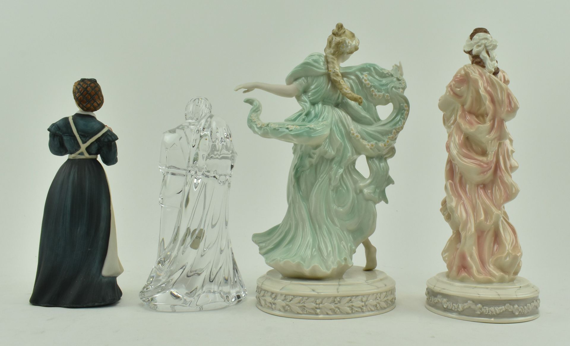 WEDGWOOD, WATERFORD & FRANKLIN PORCELAIN - FOUR FIGURINES - Bild 7 aus 12