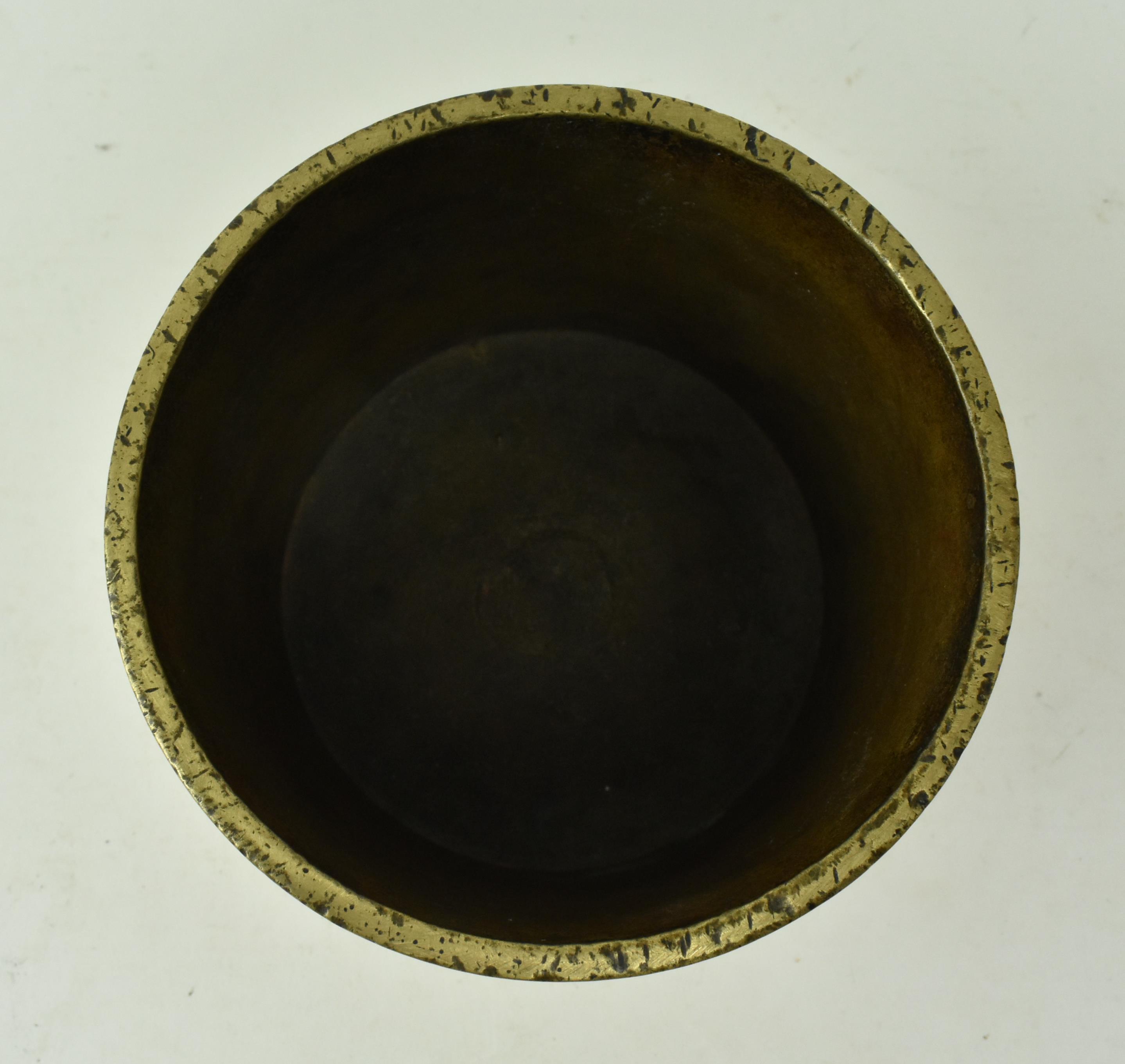 ENGLISH BRASSED BRONZE BELIEVED TRENCH ART POT - Image 2 of 5