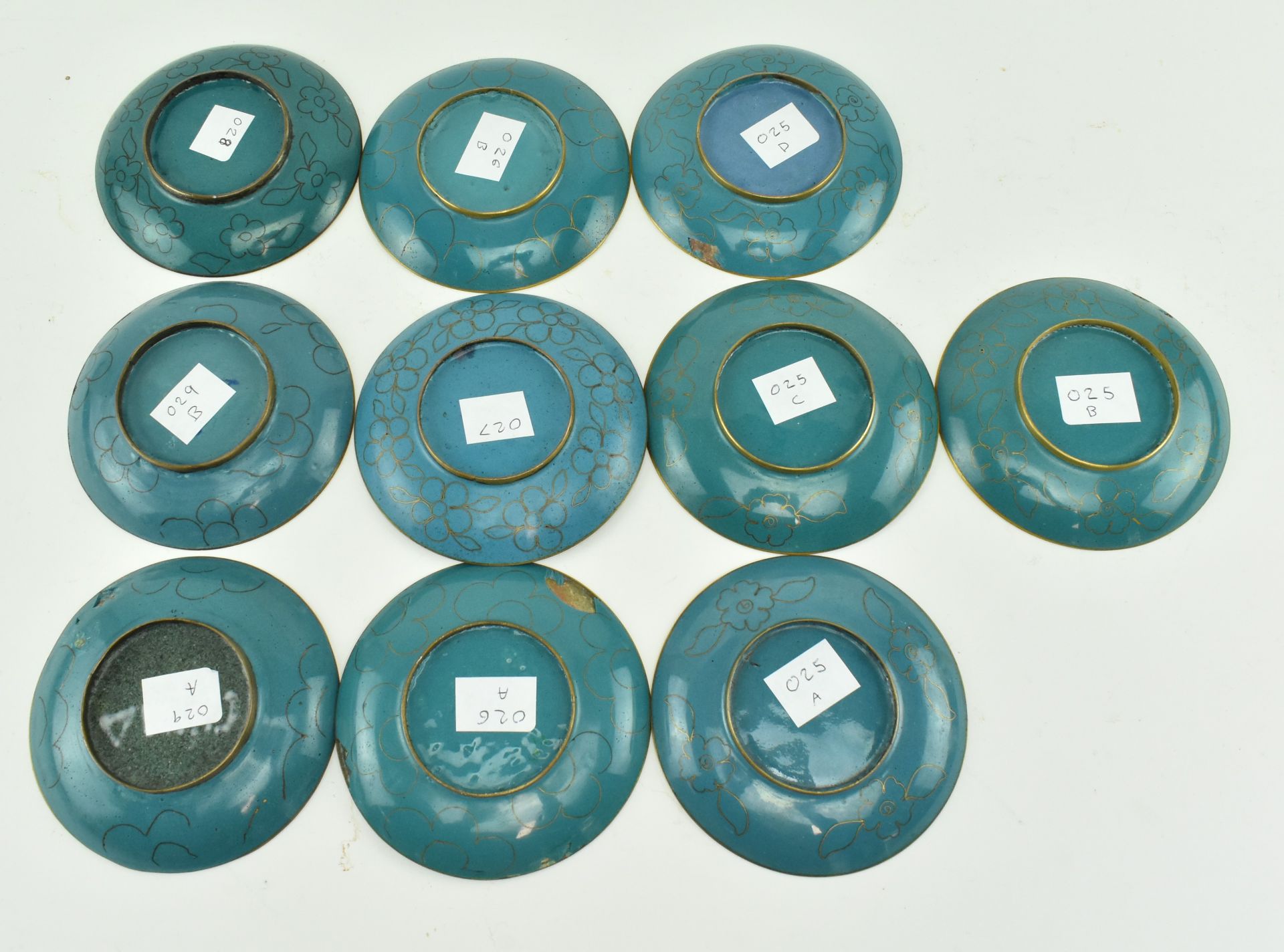 COLLECTION OF 21 CHINESE CLOISONNE BOWLS AND SAUCERS - Image 4 of 8