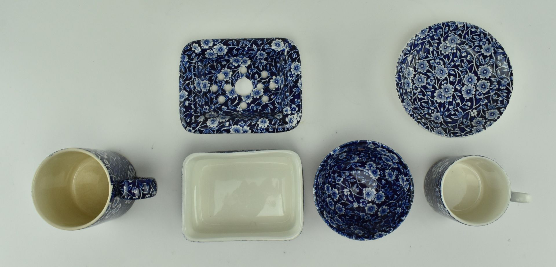 SELECTION OF BLUE AND WHITE BURLEIGH CERAMIC TABLEWARES - Bild 3 aus 15