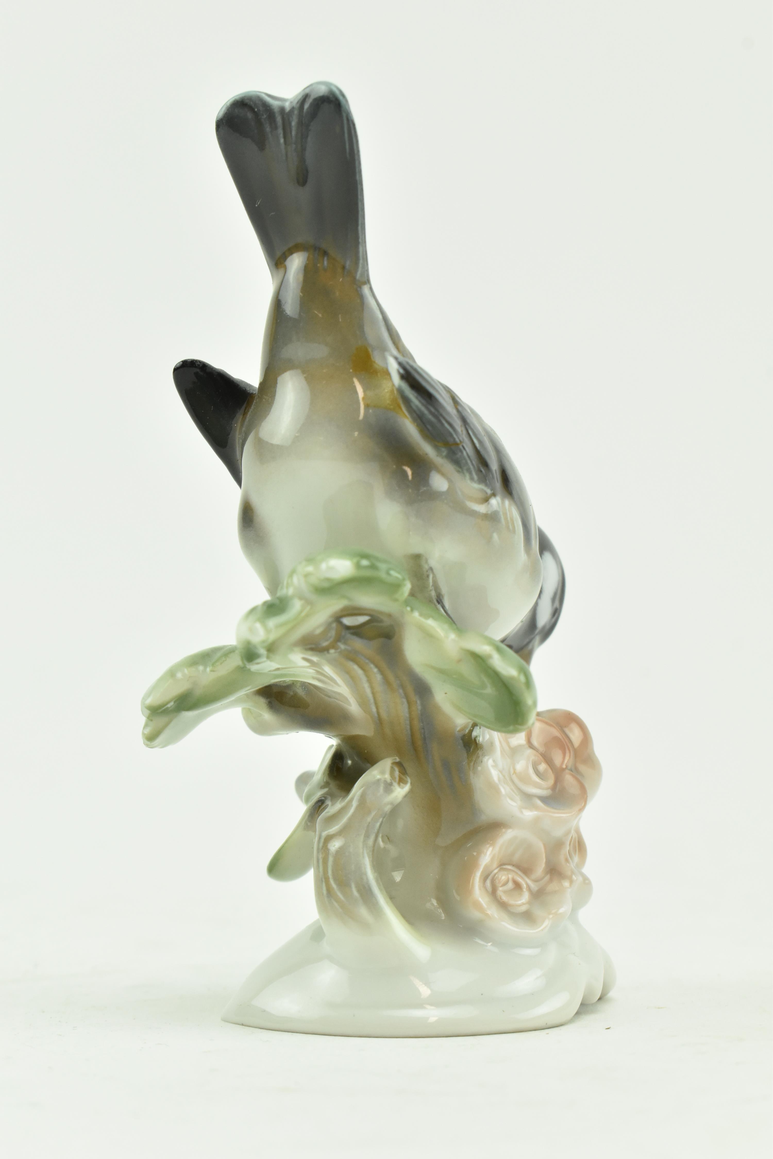 THREE CONTINENTAL PORCELAIN FIGURINES OF BIRDS - Image 9 of 10
