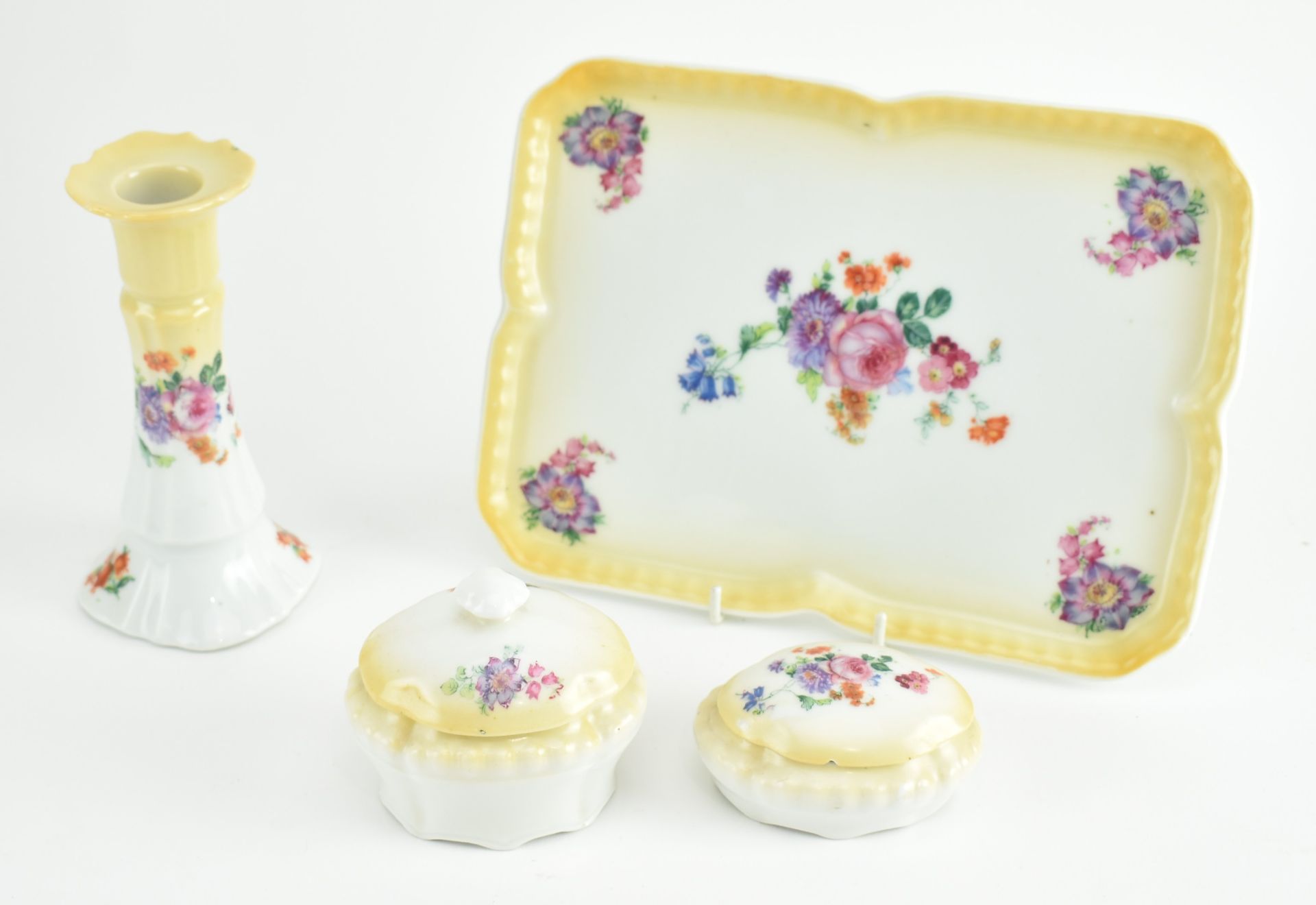 COLLECTION OF FOUR HAND PAINTED FLORAL PORCELAIN PIECES - Bild 2 aus 10