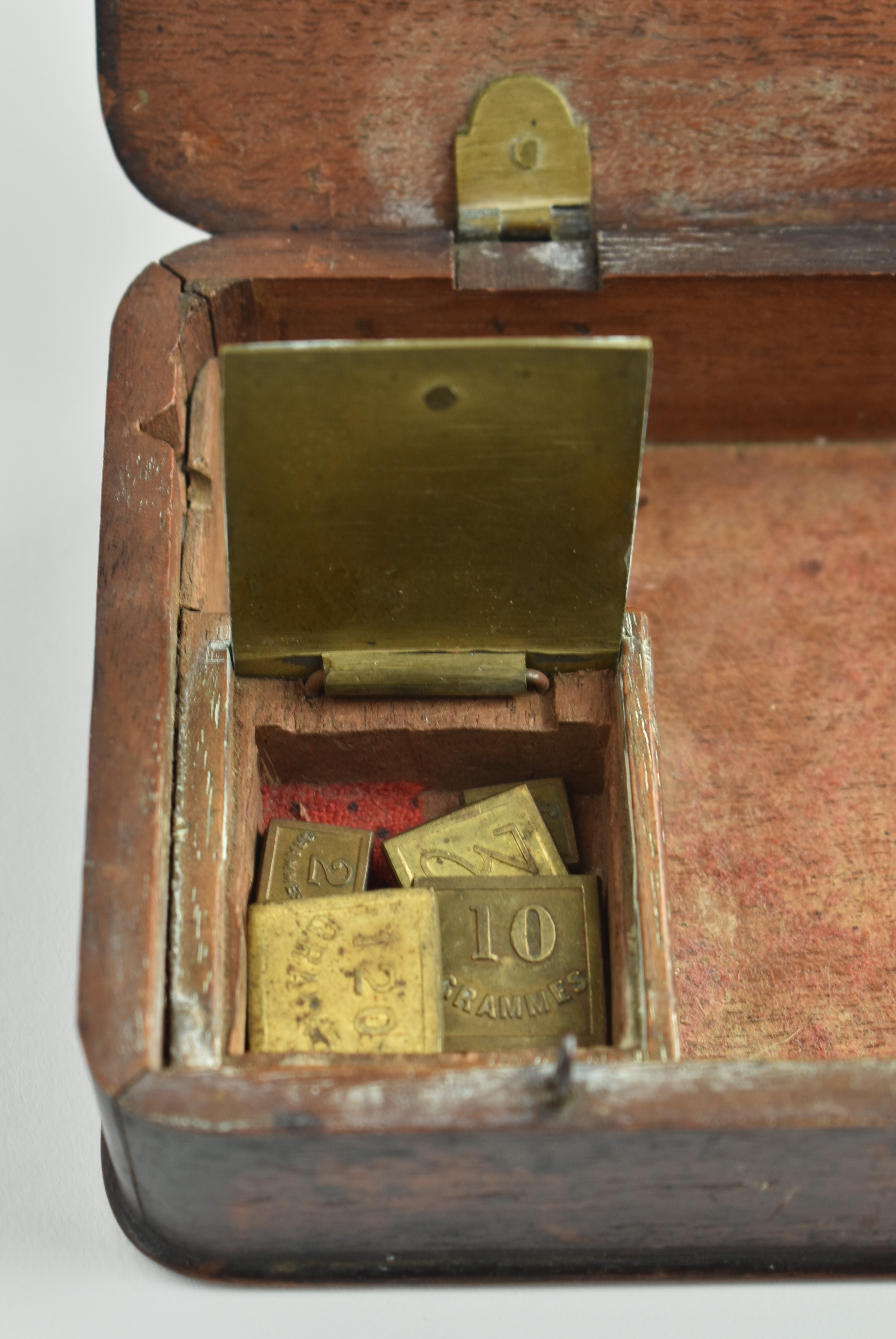 19TH CENTURY CASED SET OF MEDICINE SCALES & WIEGHTS BY J. W. HOLT - Image 7 of 14