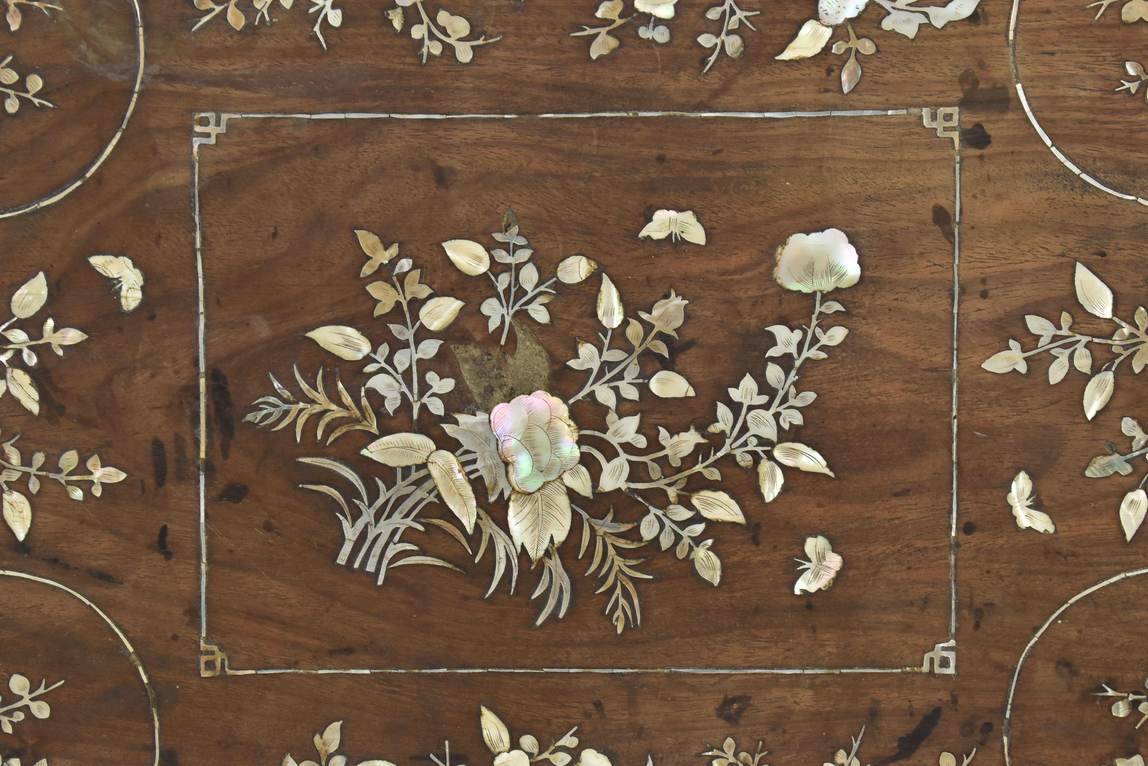 19TH CENTURY CHINESE MOTHER OF PEARL INLAID PANEL TABLETOP - Image 3 of 7