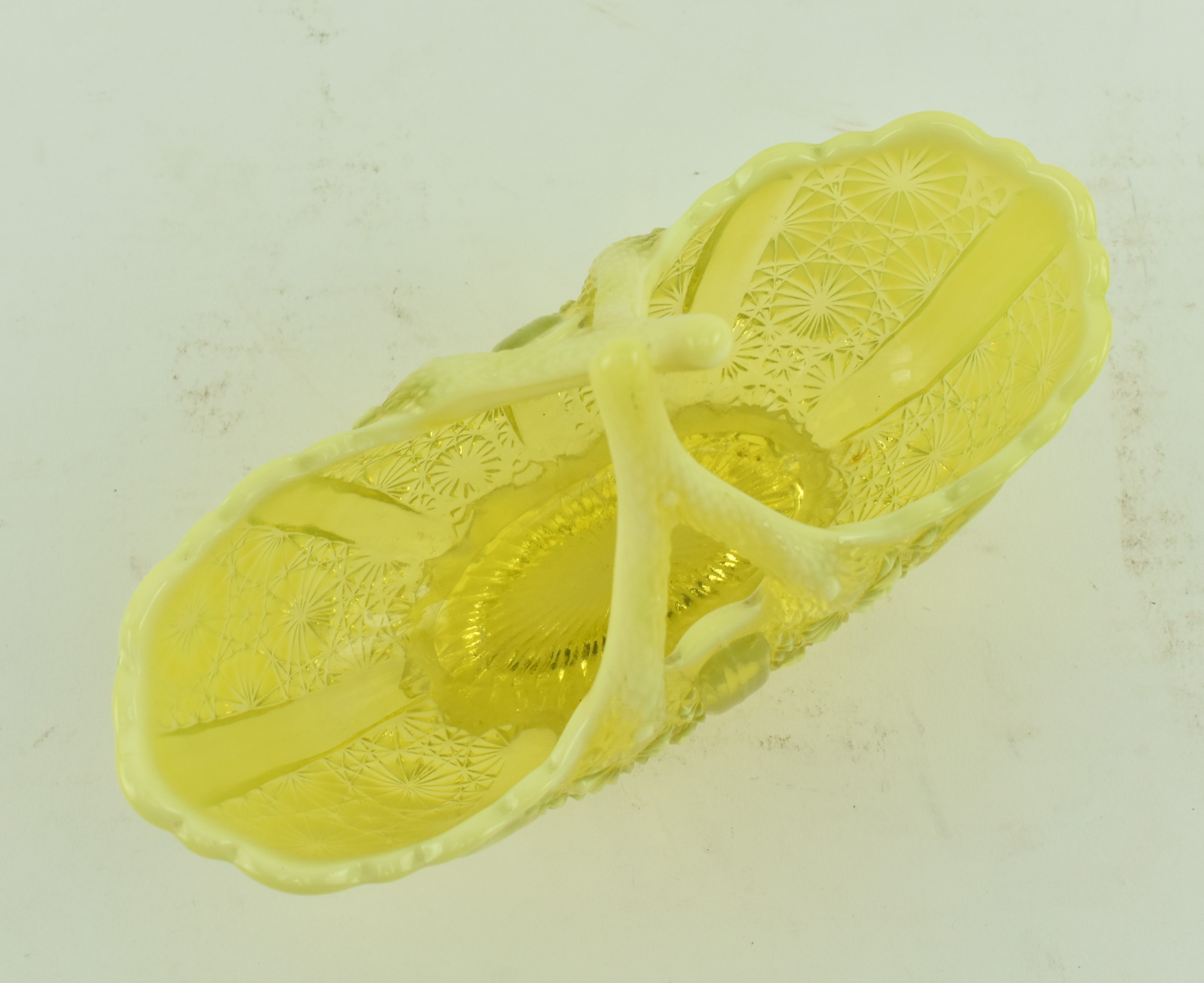 THREE DAVIDSON VICTORIAN YELLOW PRESSED GLASS PIECES - Image 6 of 11