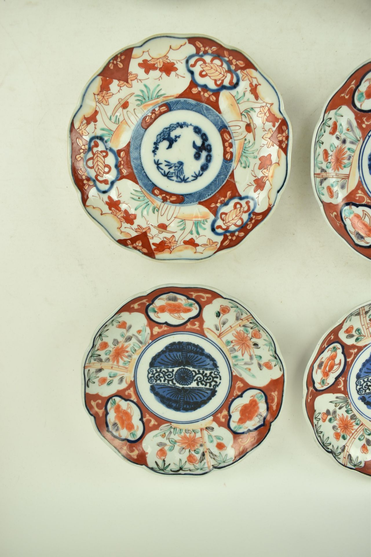 COLLECTION OF NINE 19TH CENTURY JAPANESE IMARI PLATES - Bild 2 aus 6