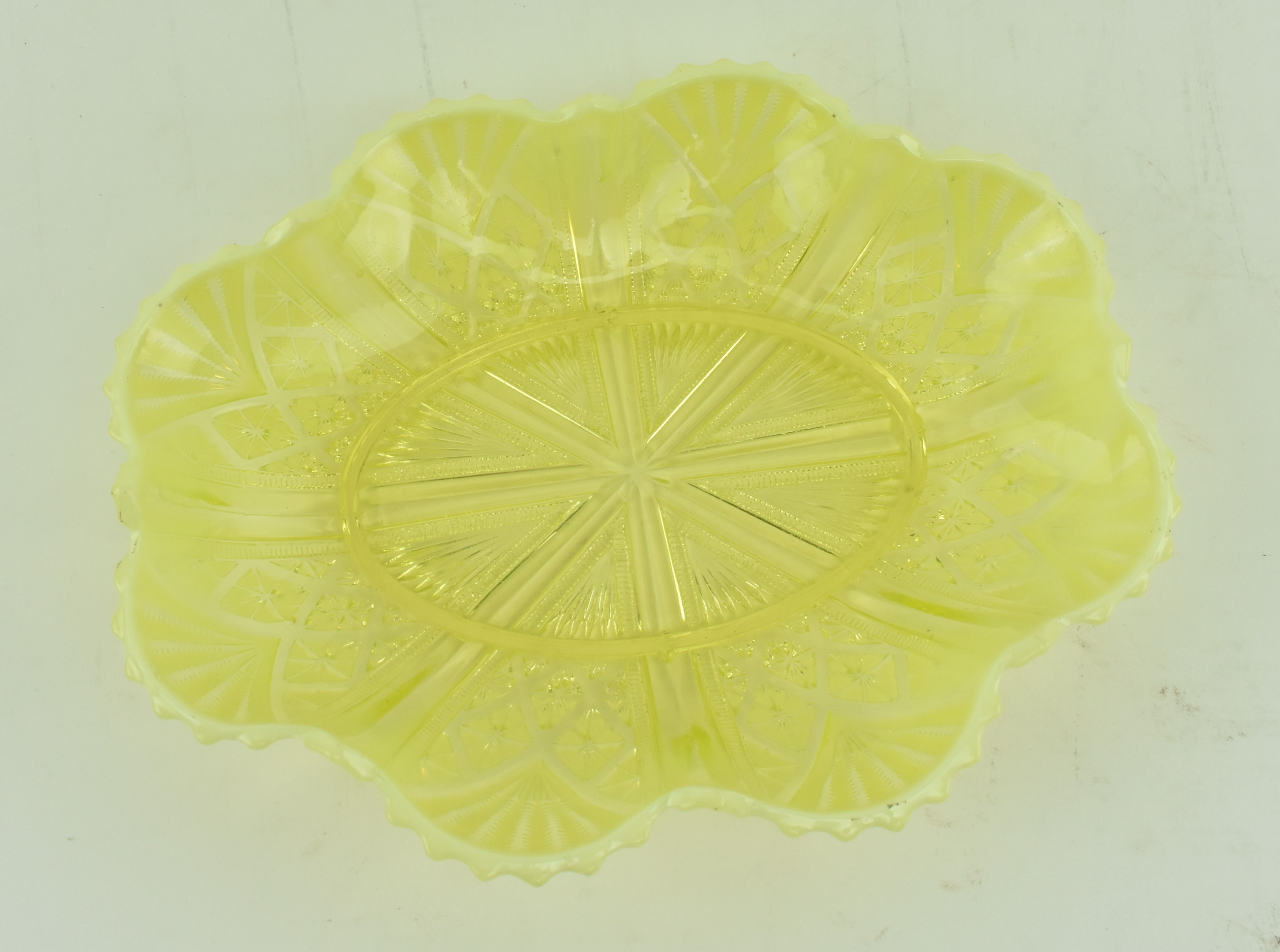 THREE DAVIDSON VICTORIAN YELLOW PRESSED GLASS PIECES - Image 3 of 11