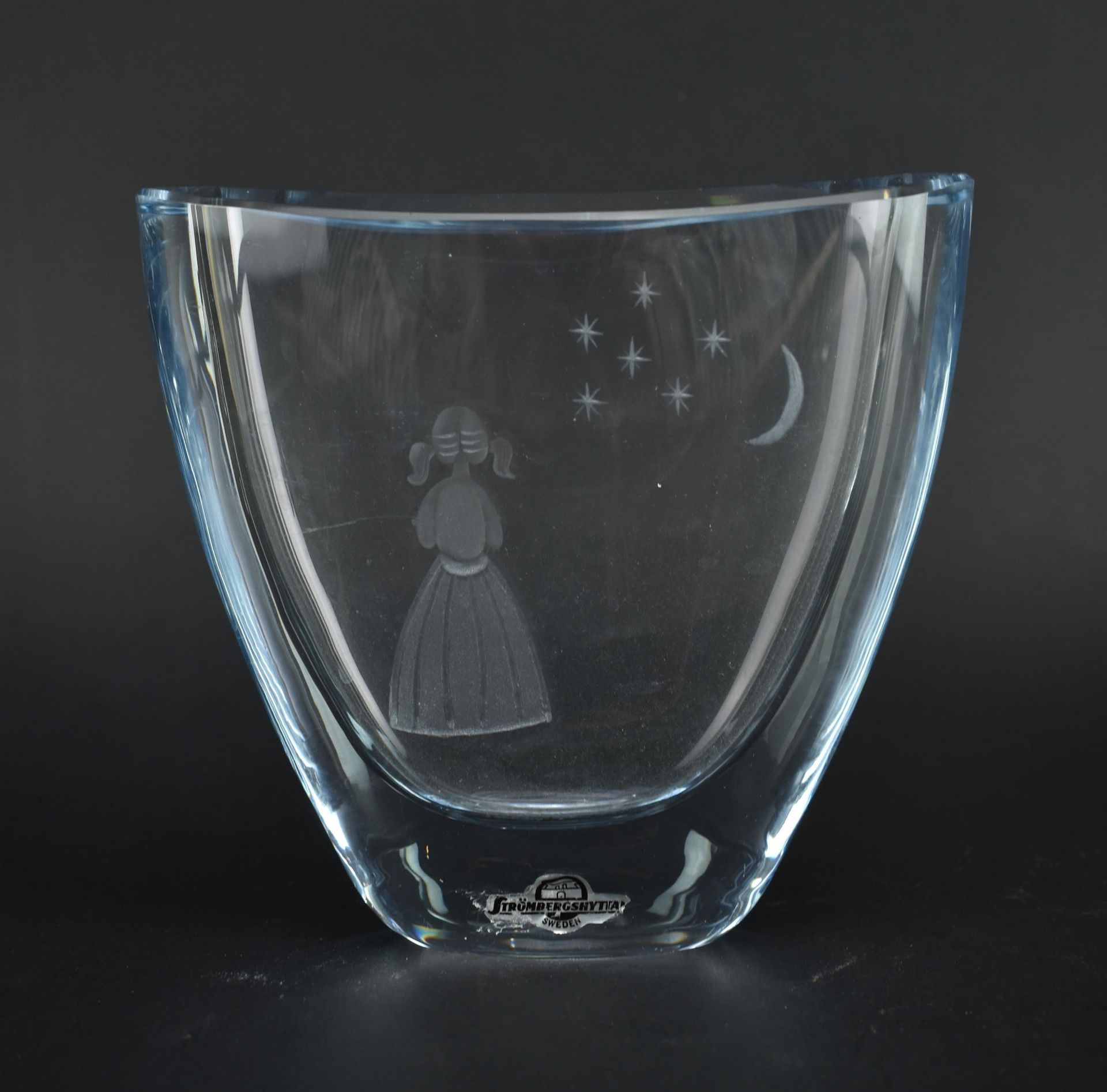 REIJMYRE GLASS POLAR BEAR & STROMBERGSHYTANN GLASS VASE - Image 2 of 8
