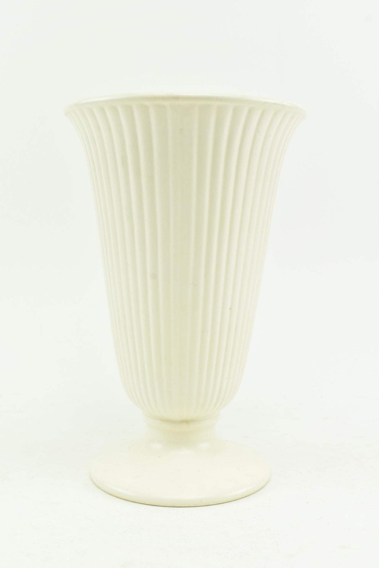 WEDGWOOD - VINTAGE CREAM RIBBED CERAMIC VASE