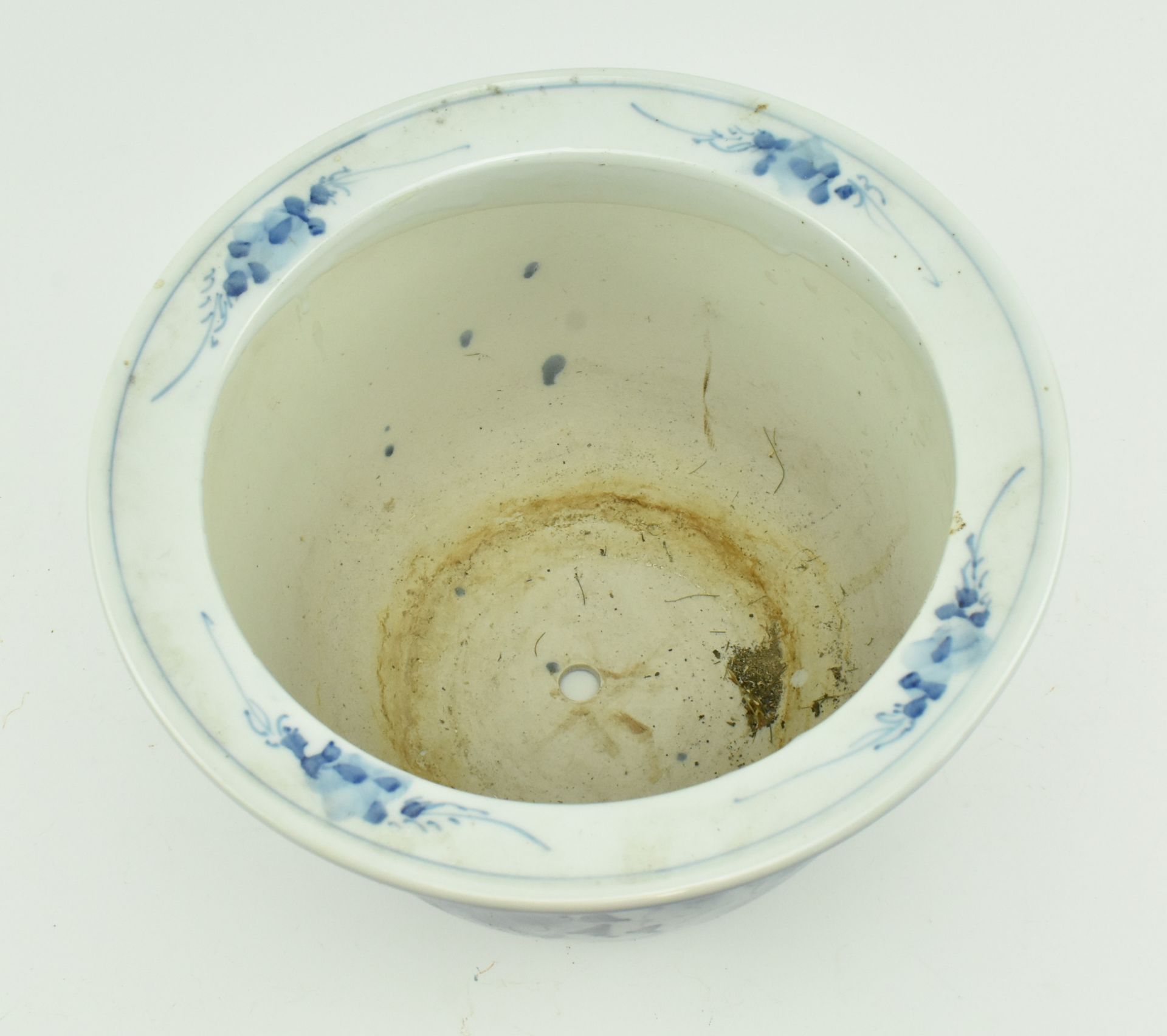 VINTAGE CHINESE BLUE AND WHITE CERAMIC PEONY PLANTER - Image 2 of 5