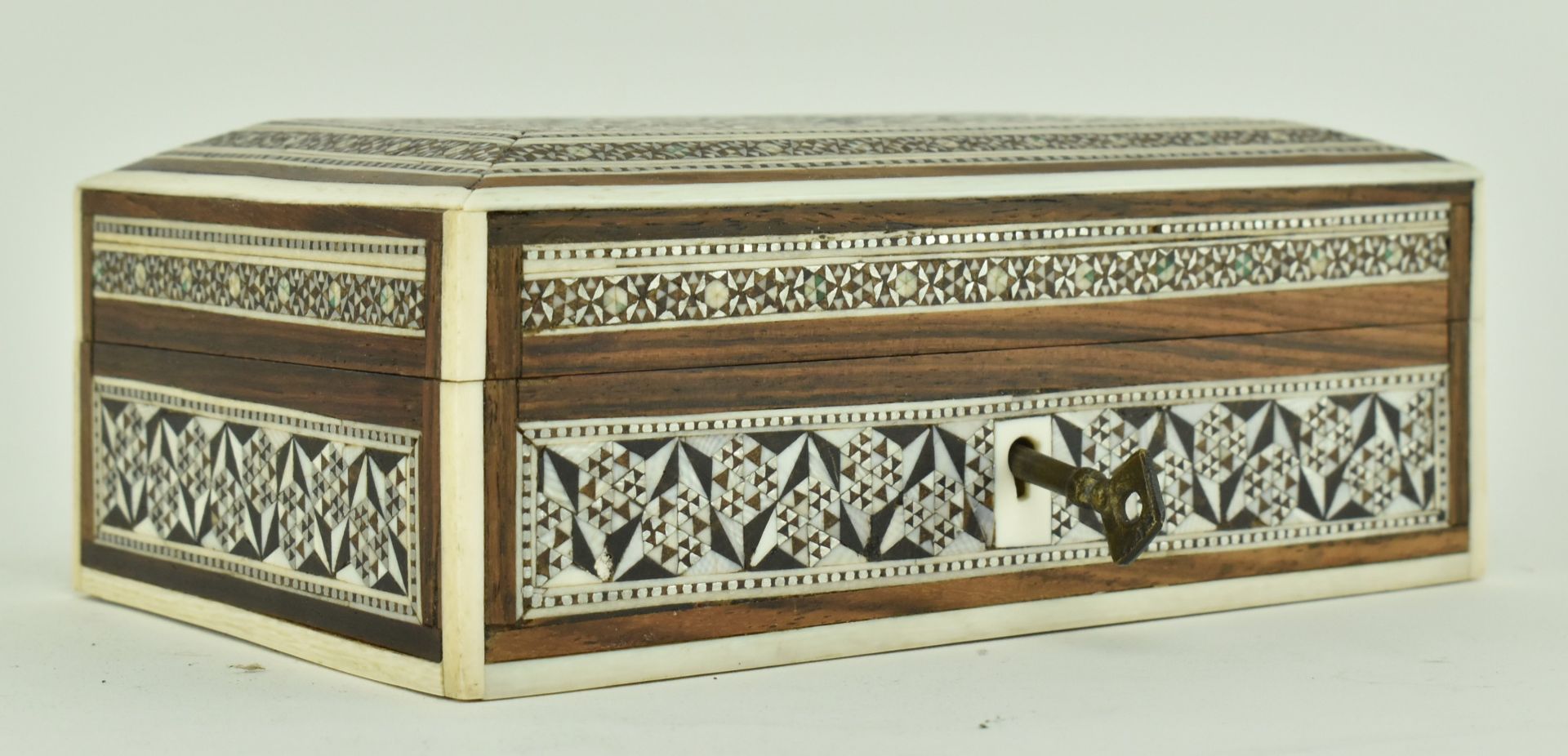 20TH CENTURY ISLAMIC WOODEN INLAY MARQUETRY BOX WITH KEY