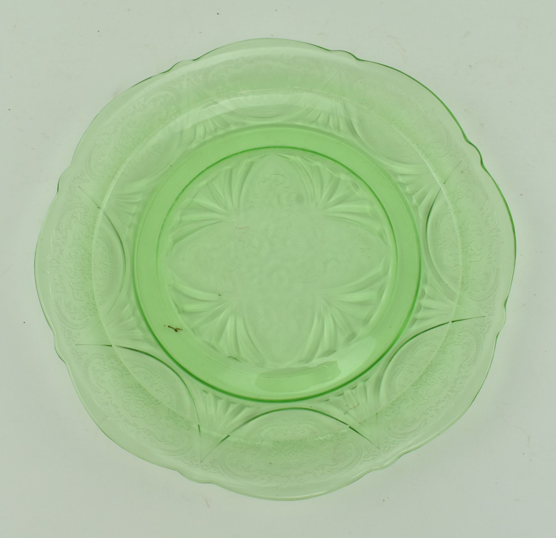 VINTAGE URANIUM GLASS TEA SET, POURING JUG AND SERVING PLATE - Image 11 of 11