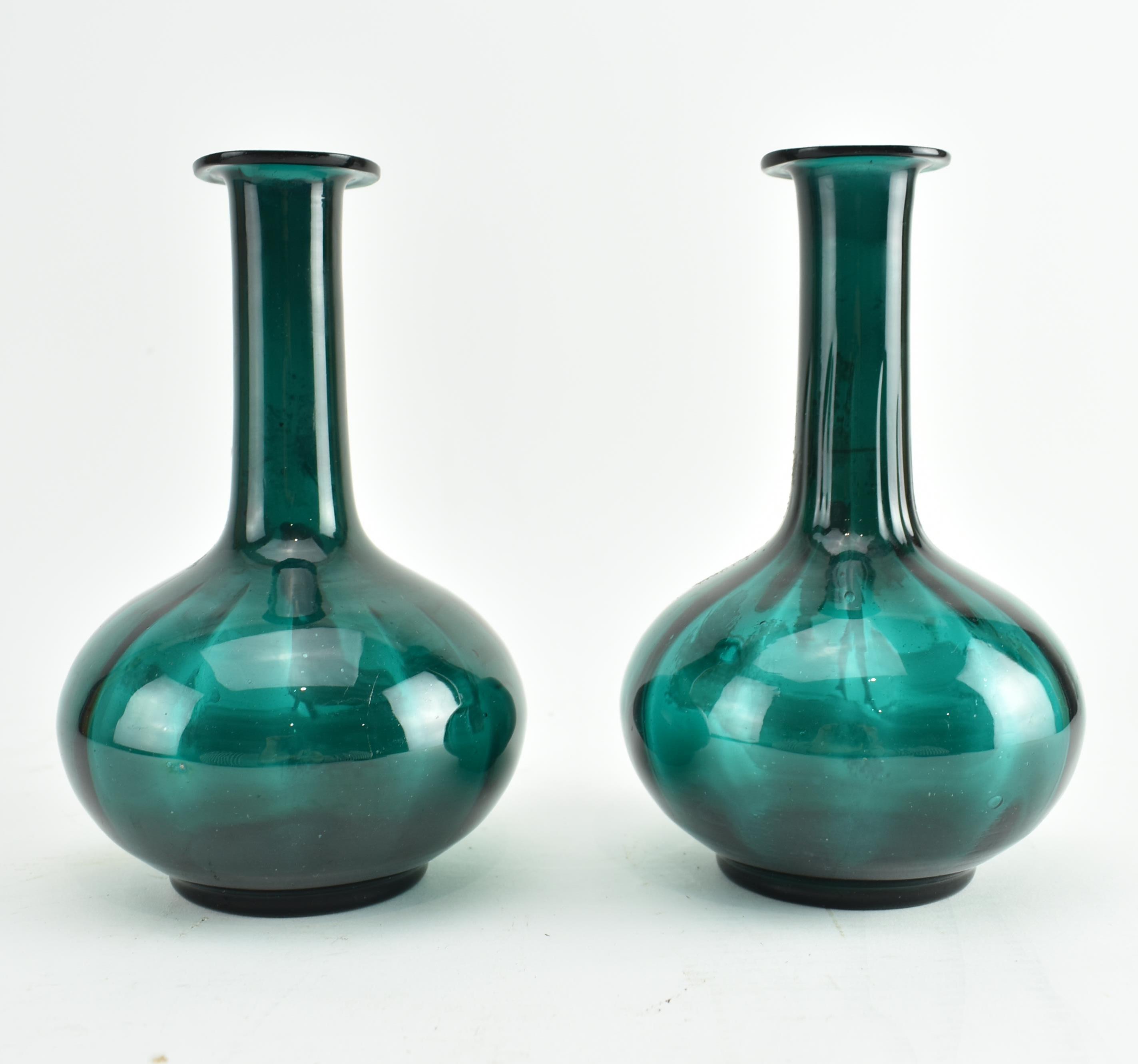 PAIR OF VICTORIAN MARY GREGORY GREEN FLUTED GLASS VASES - Image 2 of 6