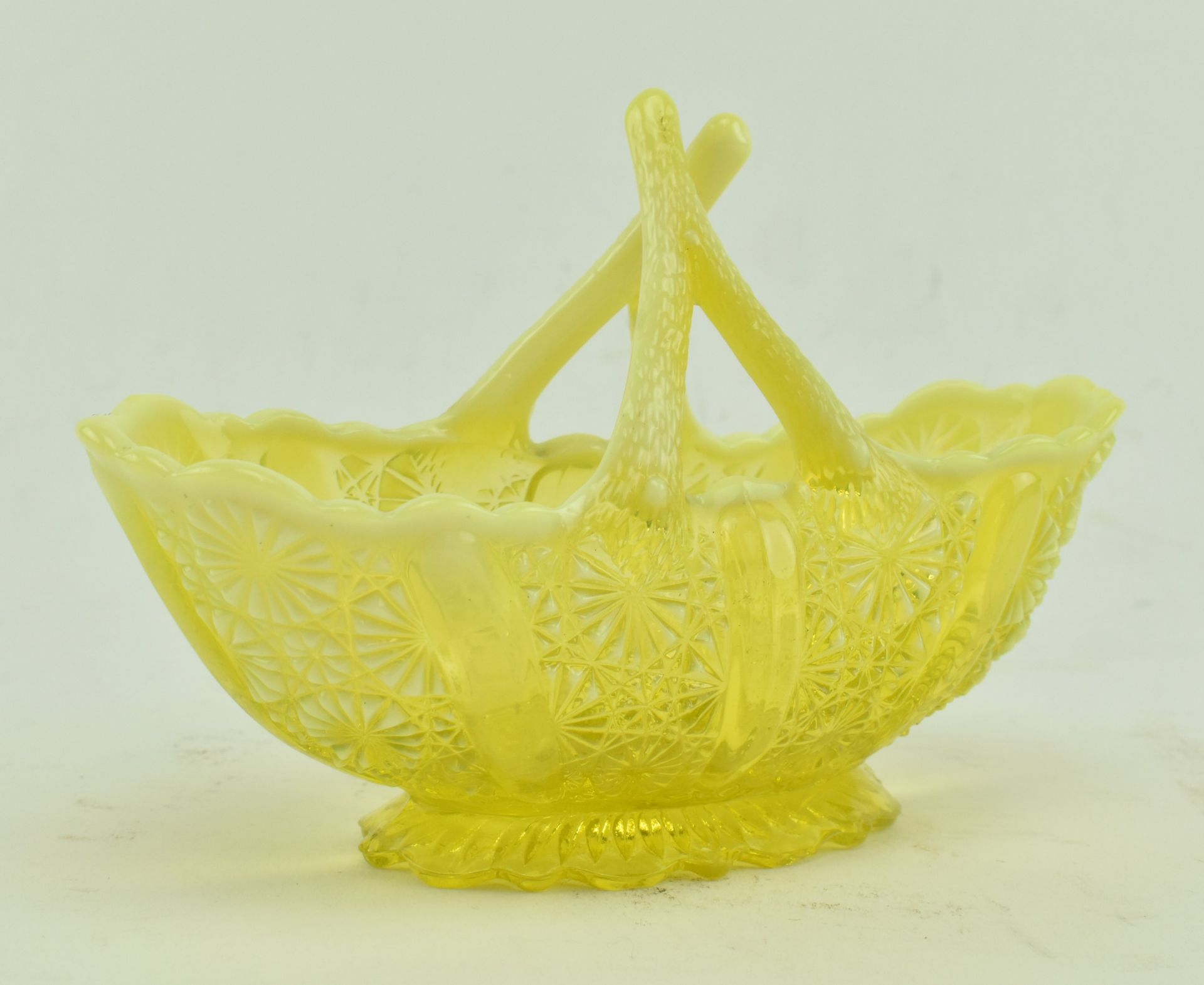 THREE DAVIDSON VICTORIAN YELLOW PRESSED GLASS PIECES - Image 5 of 11
