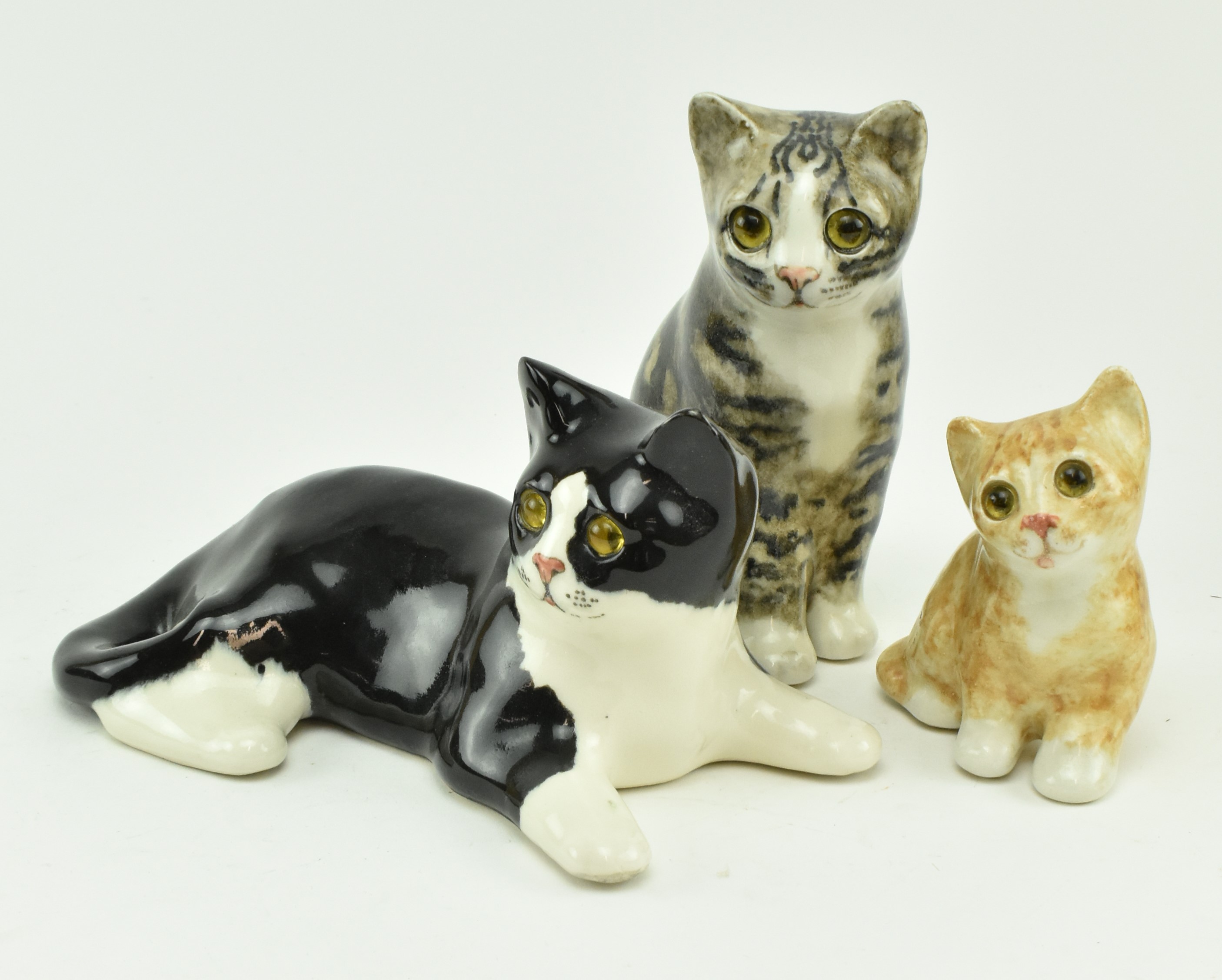 FIVE WINSTANLEY CERAMIC CATS WITH GLASS EYES - Image 6 of 10
