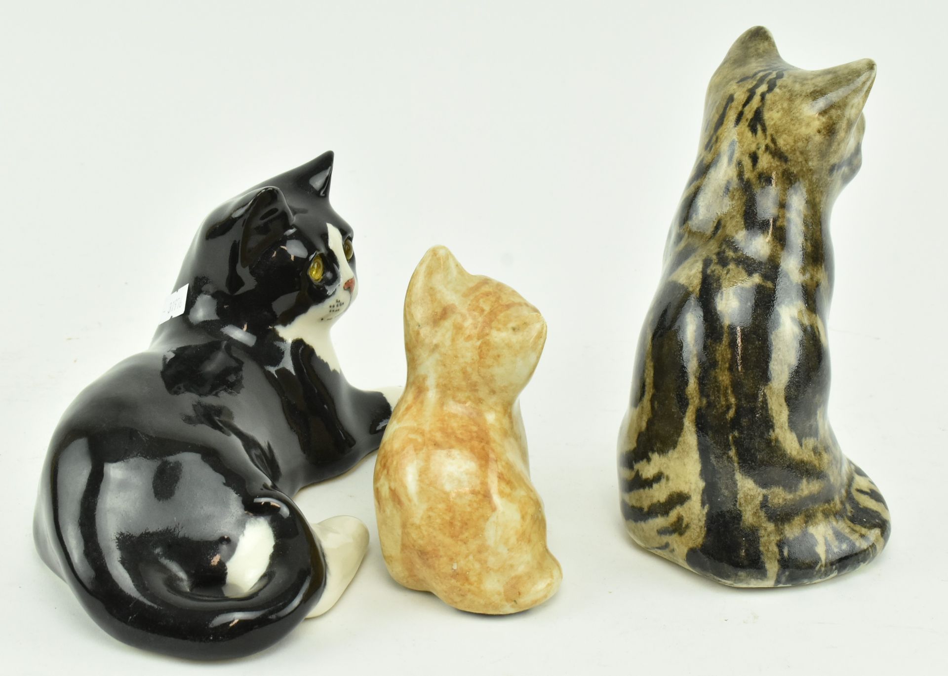 FIVE WINSTANLEY CERAMIC CATS WITH GLASS EYES - Image 7 of 10