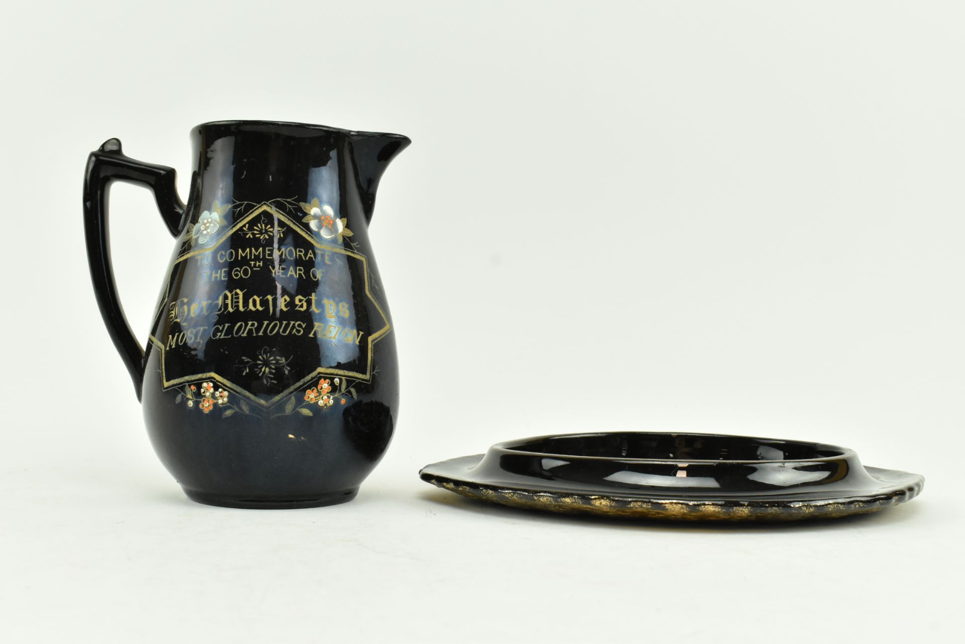 COLLECTION OF BLACK CERAMIC & GLASS LACQUER STYLE PIECES - Image 8 of 11