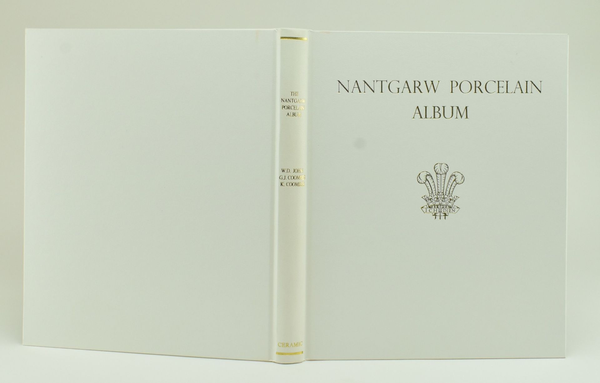 1975 THE NANTGARW PORCELAIN ALBUM IN SLIPCASE - Image 2 of 8