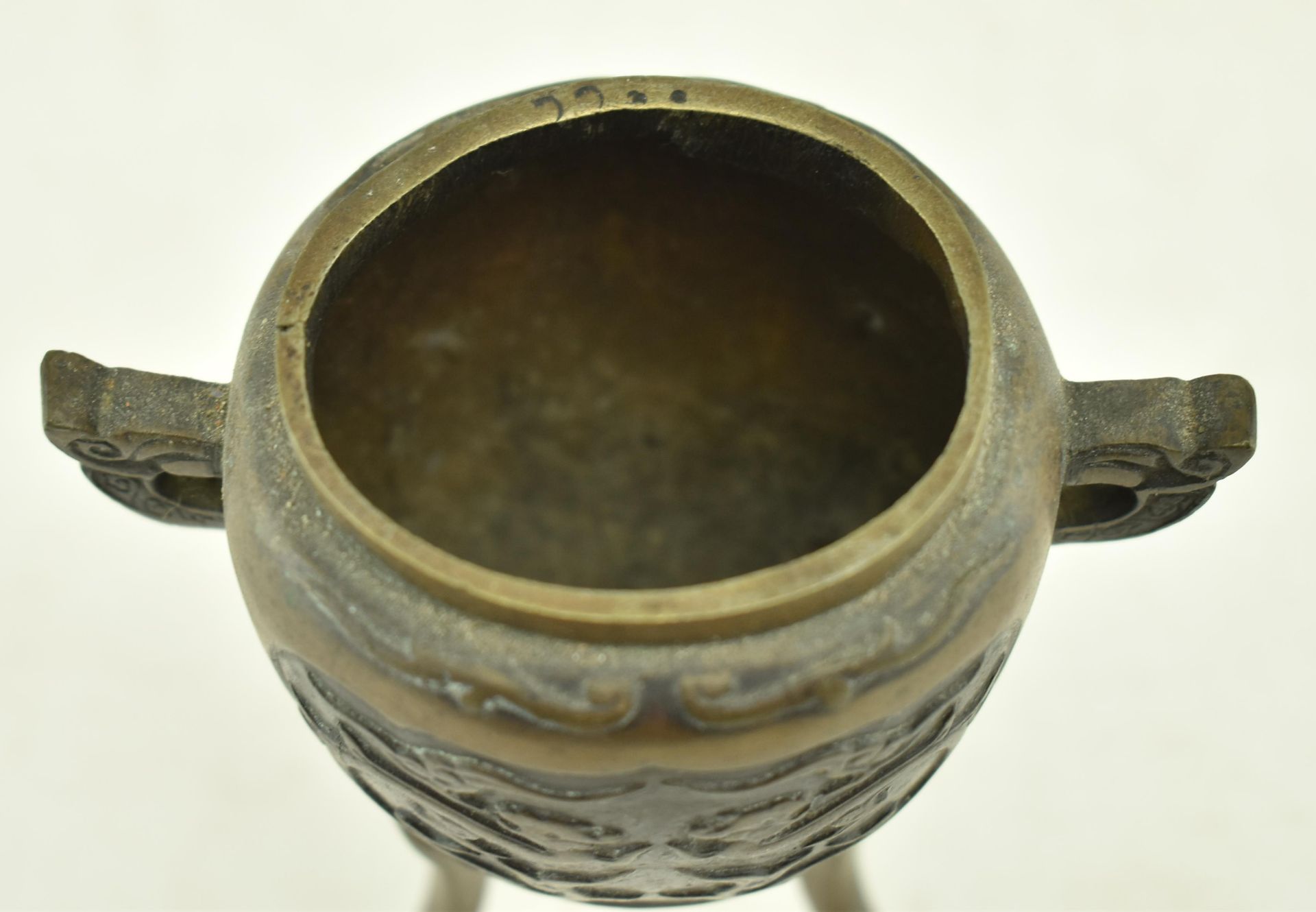 EARLY 20TH CENTURY JAPANESE TRIPOD DRAGON CENSER - Bild 4 aus 5