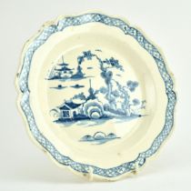 LATE 18TH CENTURY PEARLWARE BLUE AND WHITE CABINET PLATE