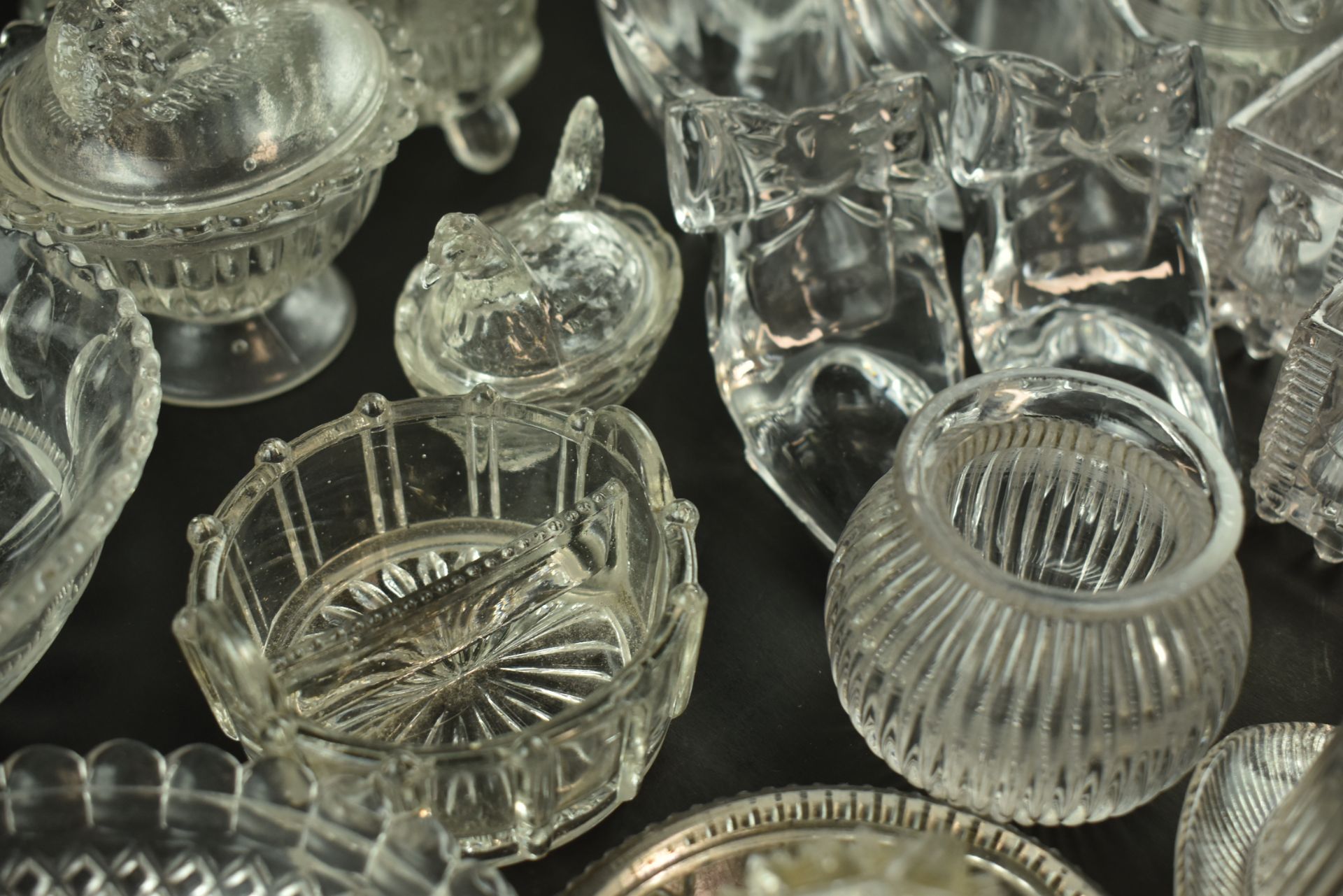 COLLECTION OF VICTORIAN & LATER PRESSED GLASS - Image 14 of 14