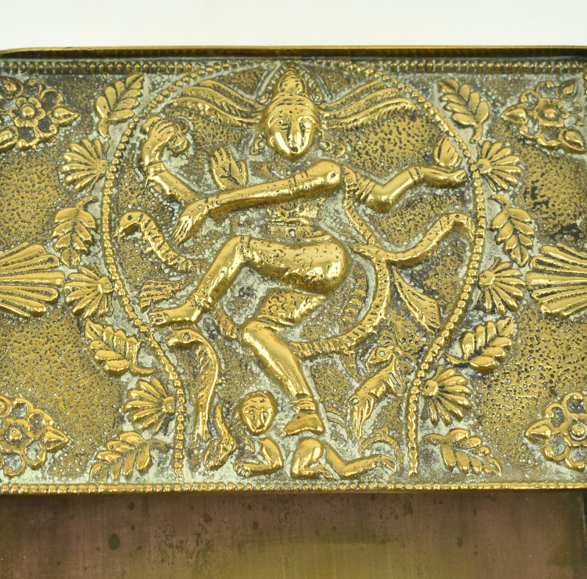 INDIAN BRASS WALL PLAQUE AND EXPORT CONFERENCE HOLDER - Image 7 of 10