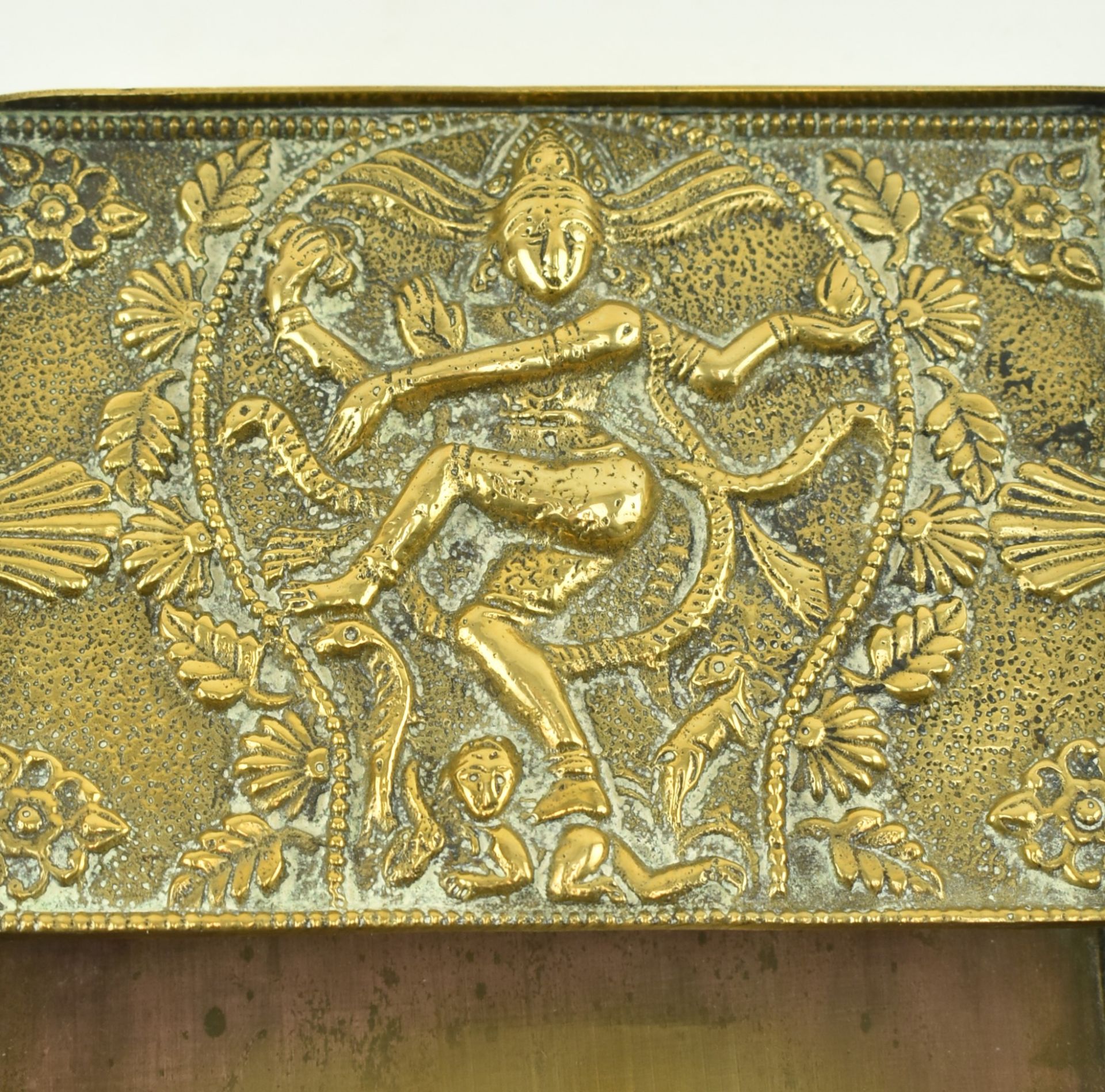 INDIAN BRASS WALL PLAQUE AND EXPORT CONFERENCE HOLDER - Image 7 of 10