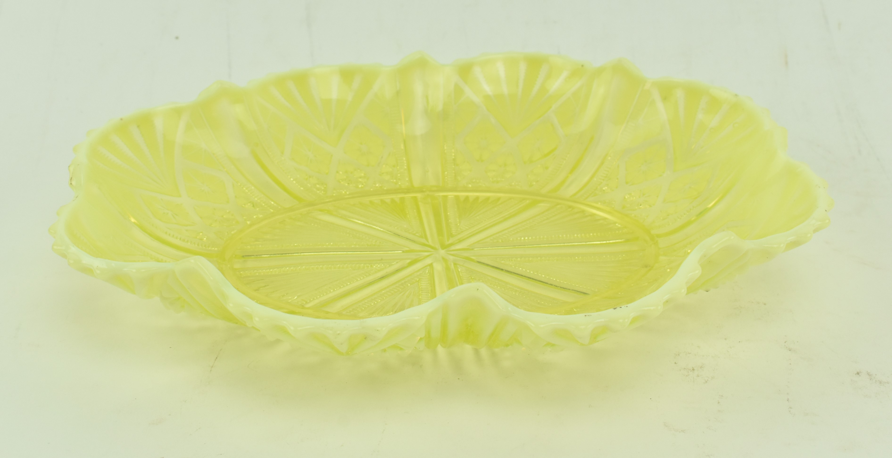 THREE DAVIDSON VICTORIAN YELLOW PRESSED GLASS PIECES - Image 2 of 11