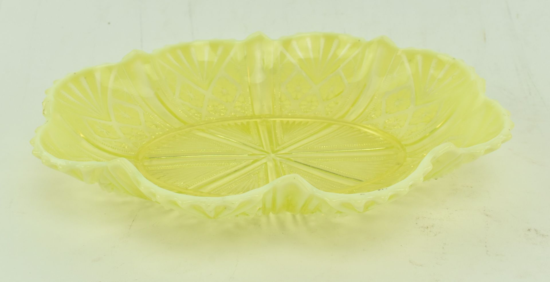 THREE DAVIDSON VICTORIAN YELLOW PRESSED GLASS PIECES - Image 2 of 11