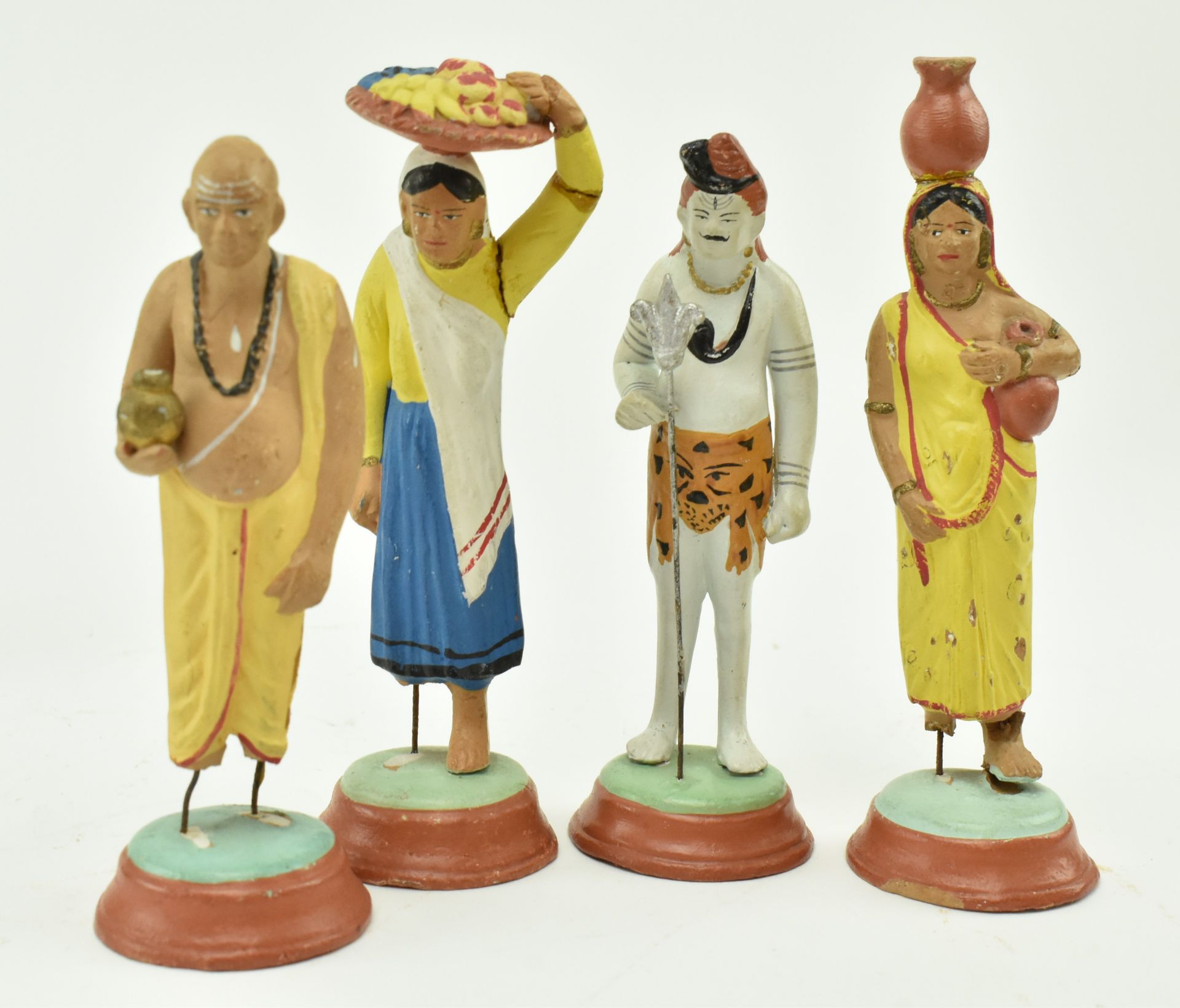 COLLECTION OF 28 INDIAN CLAY TERRACOTTA OVER WIRE FIGURINES - Bild 4 aus 6