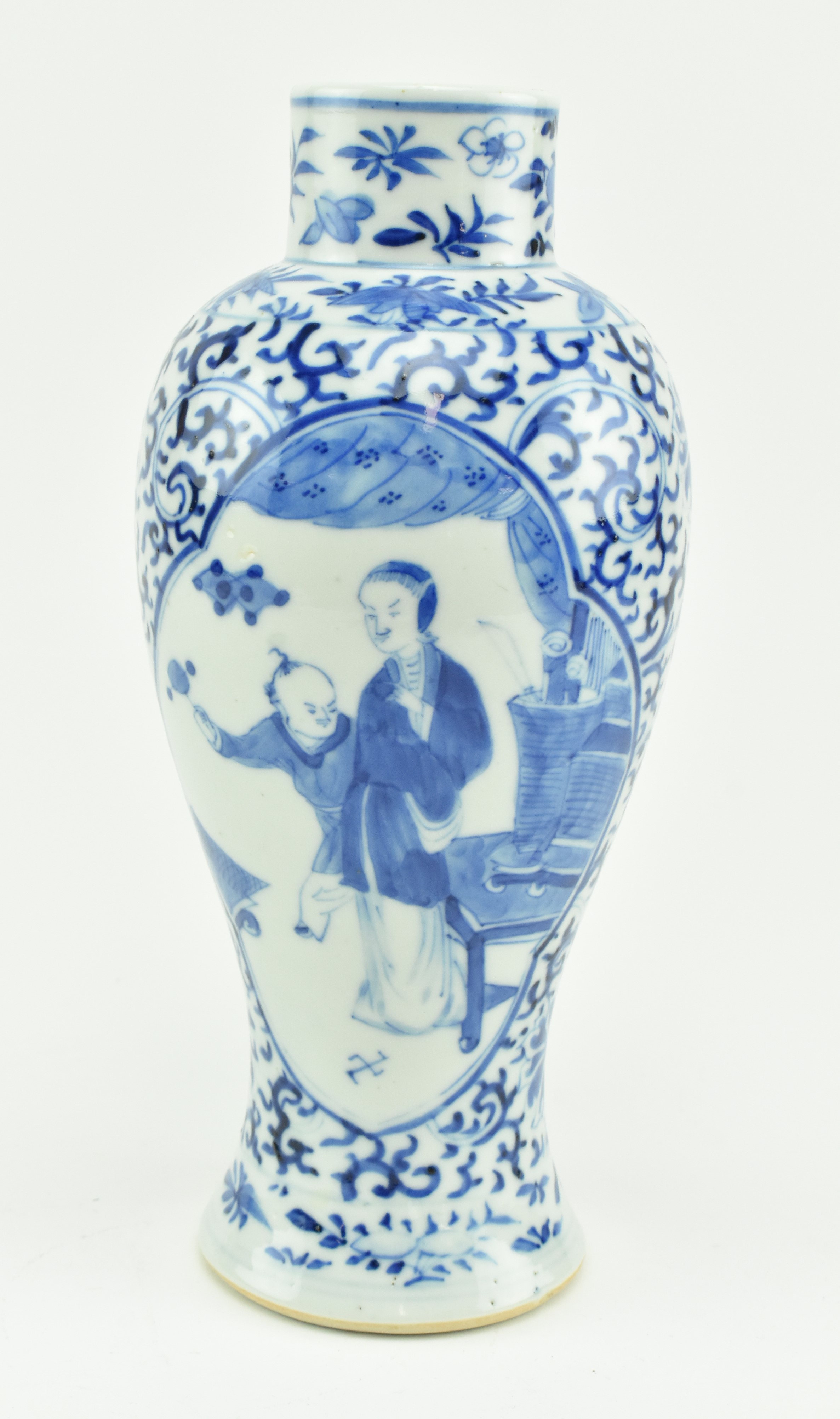 20TH CENTURY BLUE AND WHITE CERAMIC FIGURINE VASE