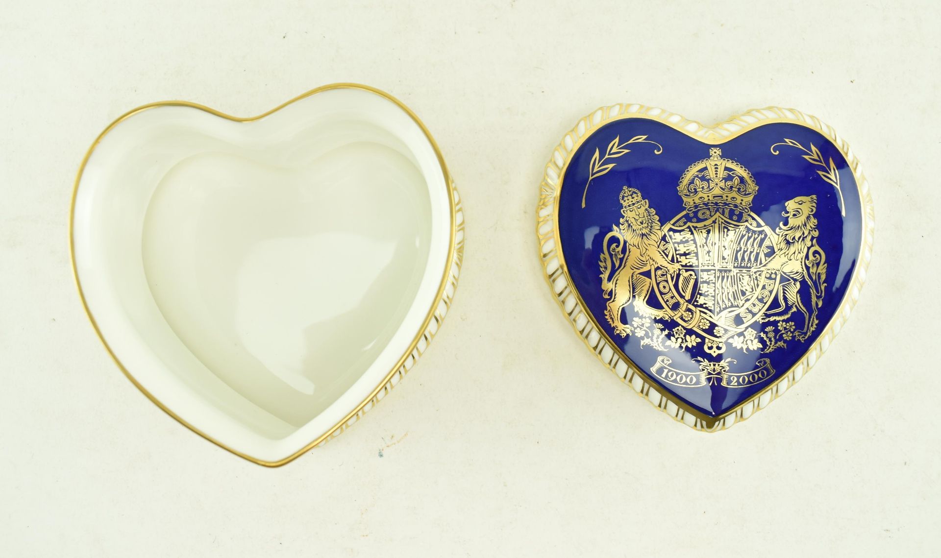 ROYAL CROWN DERBY QUEEN MOTHER LIMTED EDITION HEART BOX 115 - Image 3 of 6