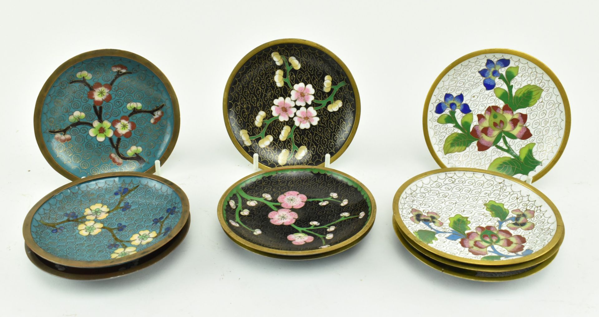 COLLECTION OF 21 CHINESE CLOISONNE BOWLS AND SAUCERS - Image 2 of 8