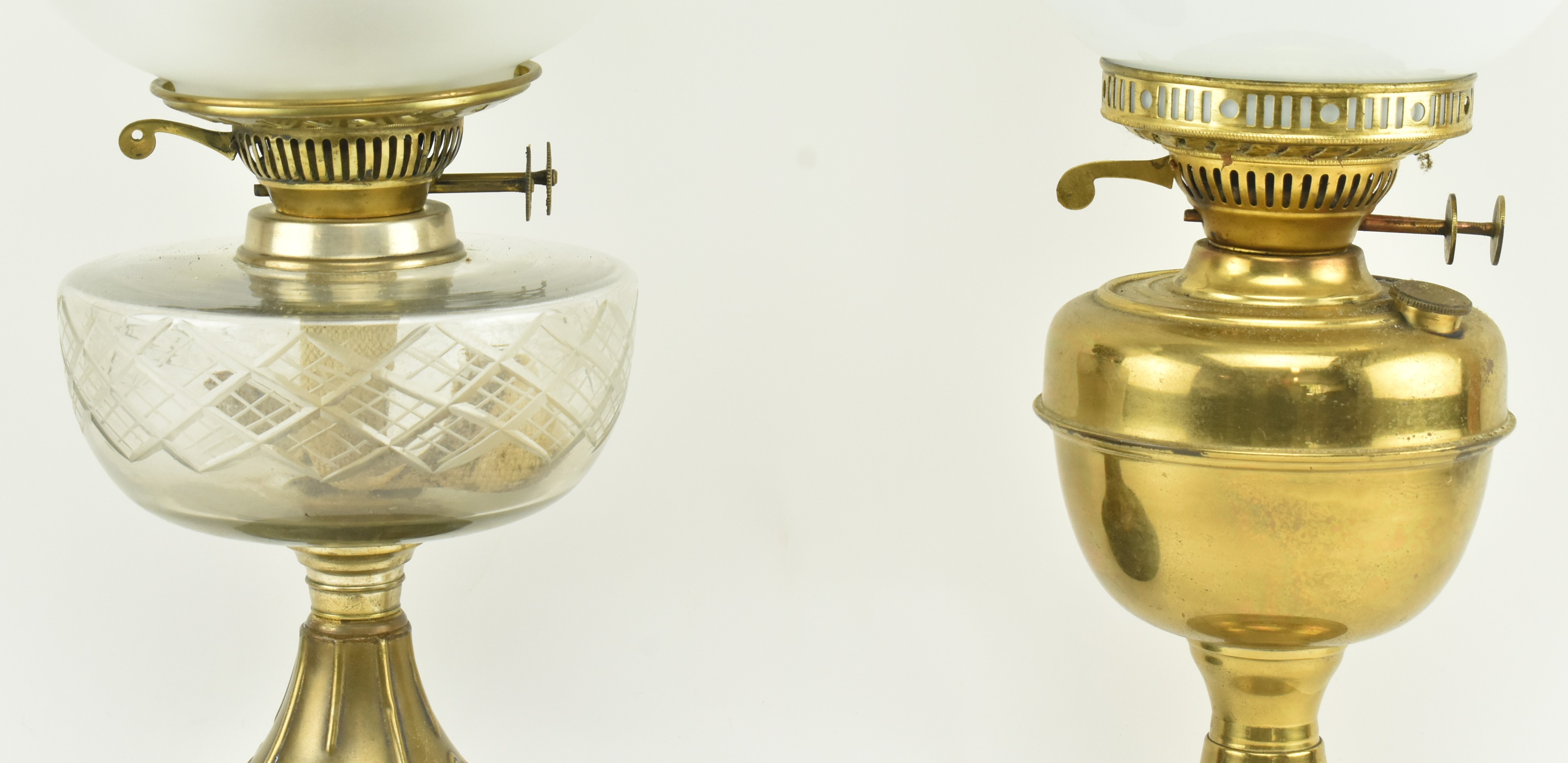 TWO VINTAGE 20TH CENTURY DUPLEX OIL LAMPS - Image 3 of 7