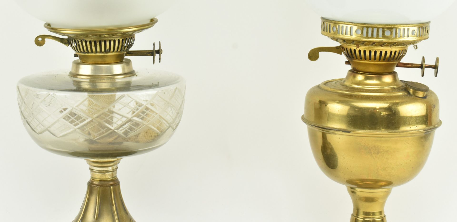 TWO VINTAGE 20TH CENTURY DUPLEX OIL LAMPS - Bild 3 aus 7