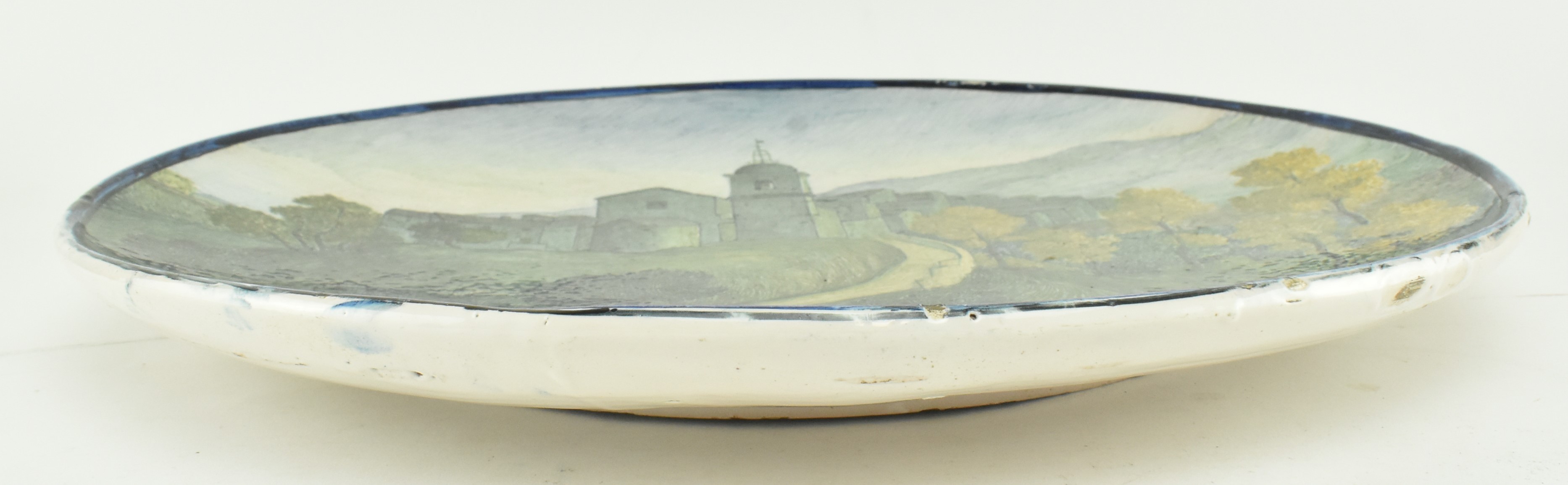 19TH CENTURY CONTINENTAL TIN GLAZED EARTHENWARE CHARGER - Image 6 of 8