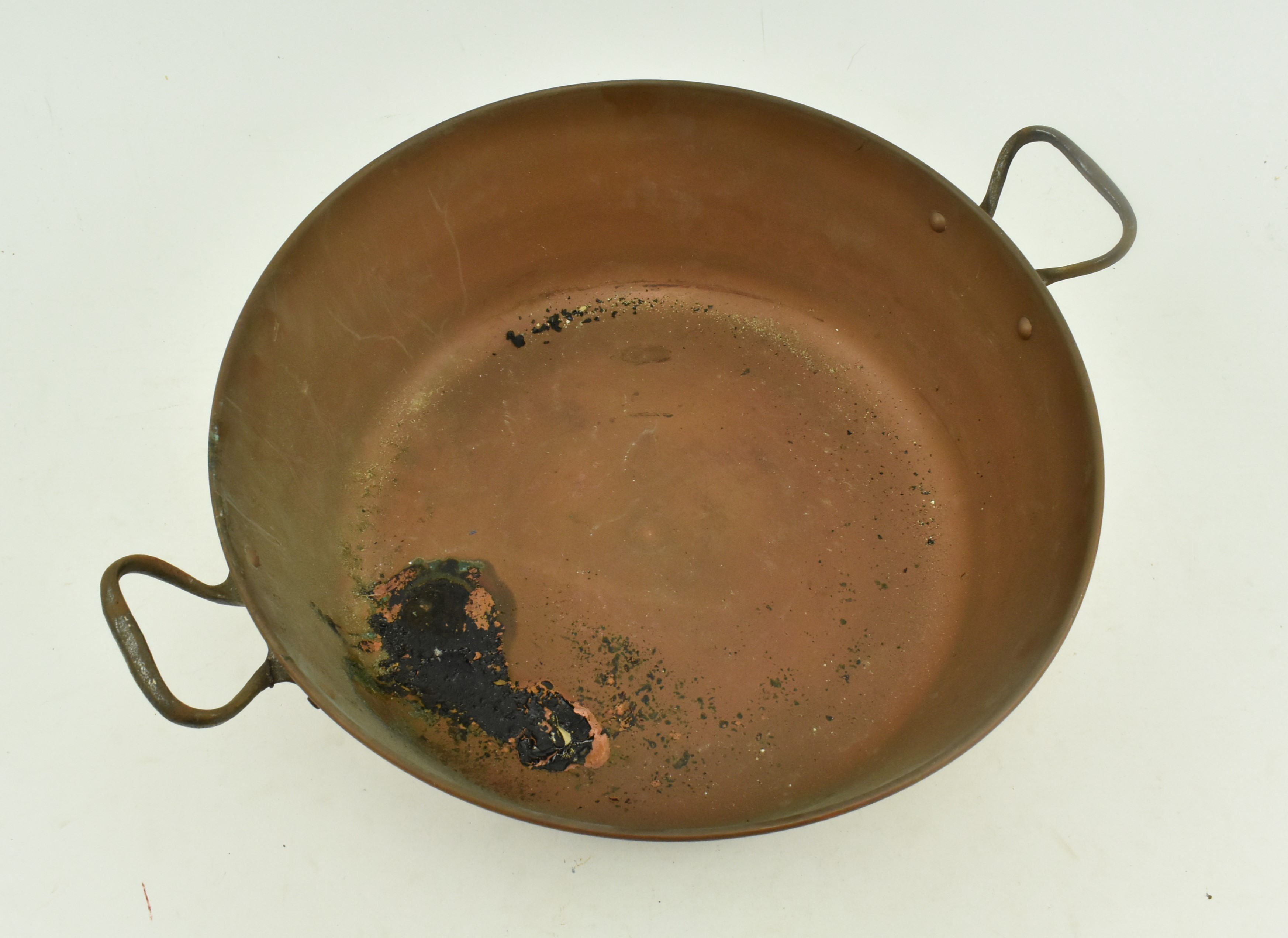 EARLY 20TH CENTURY COPPER TWIN HANDLED PAN - Image 2 of 5