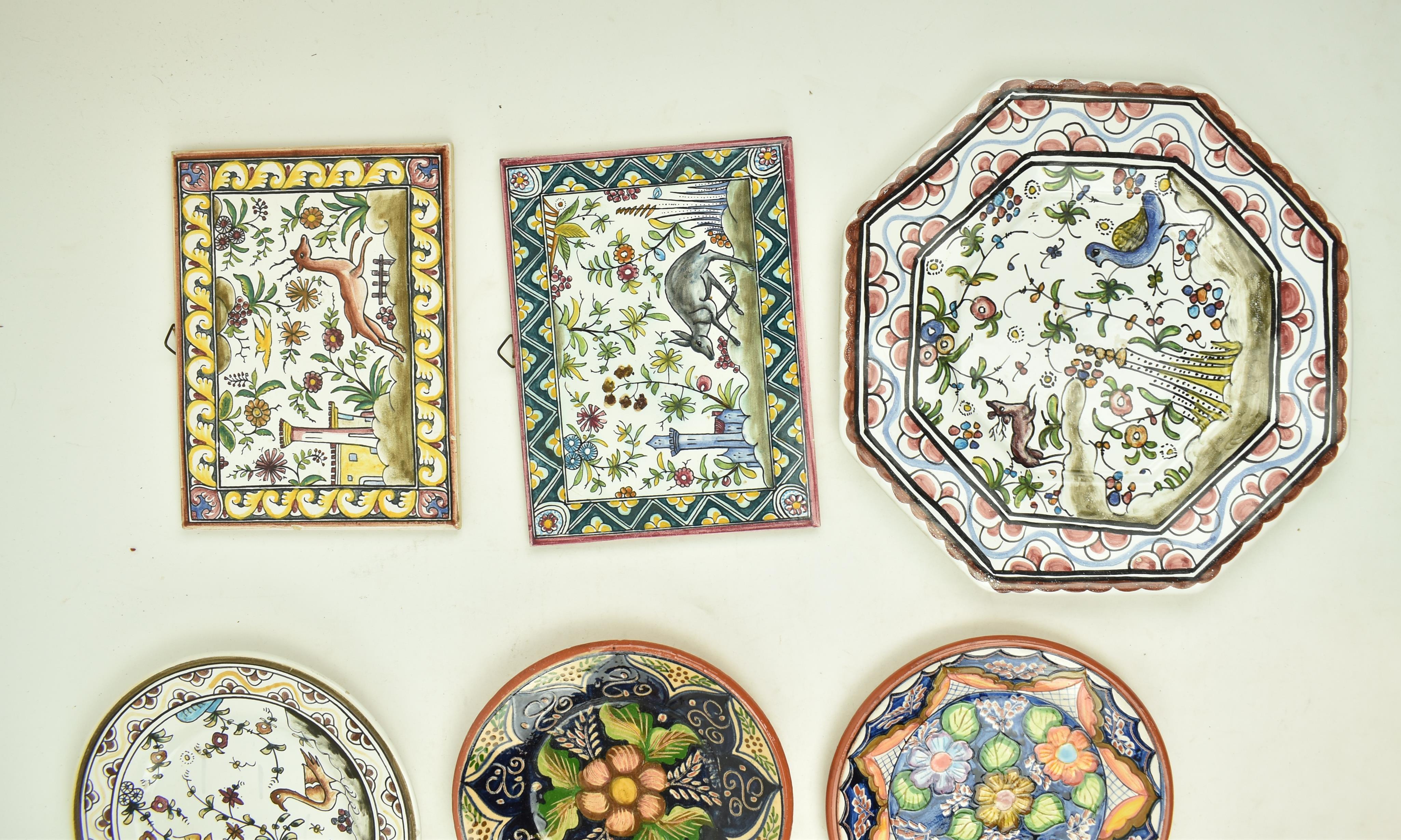 TWELVE VINTAGE CONTINENTAL CERAMIC MAJOLICA PLATES / TILES - Image 2 of 5