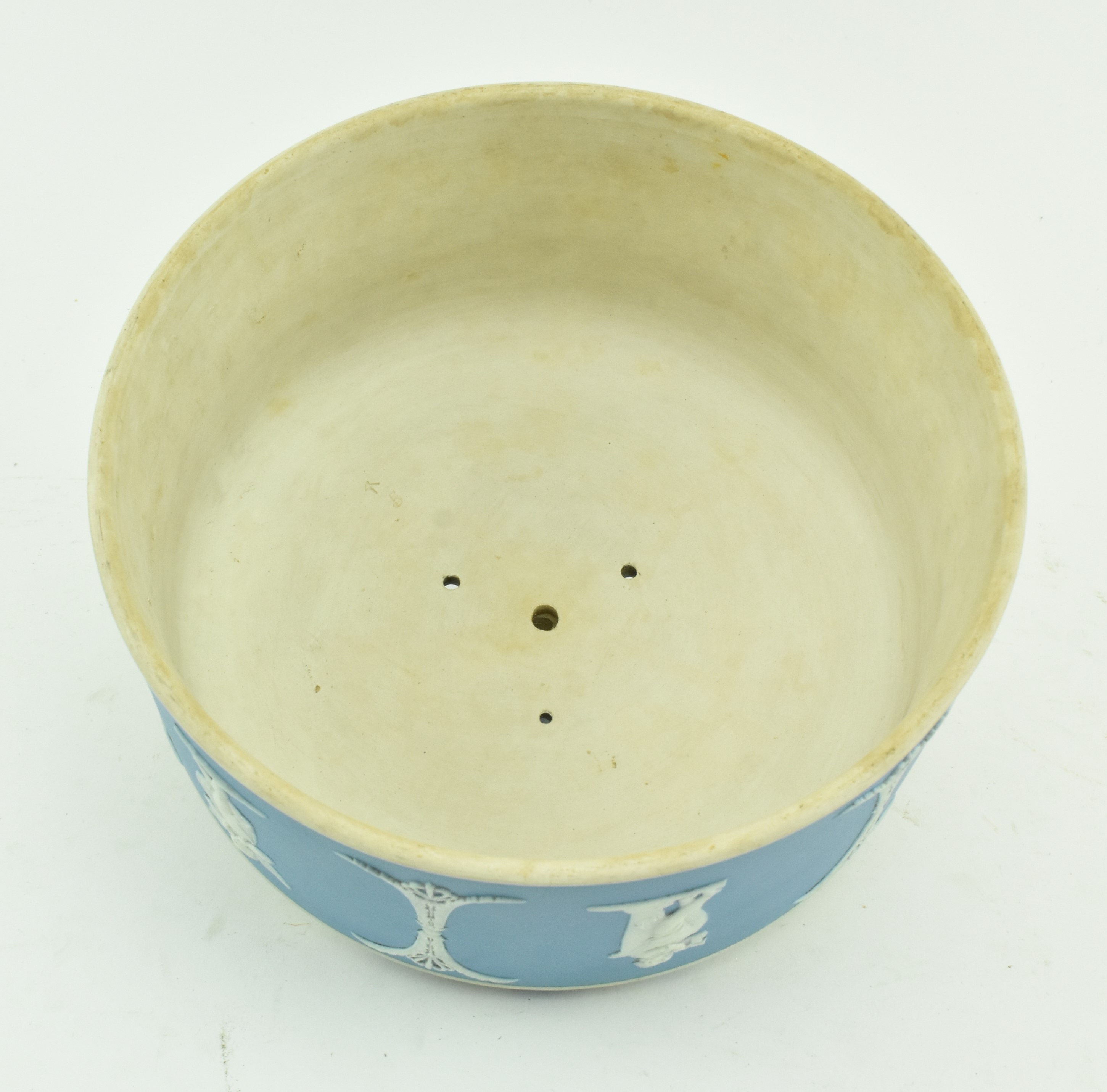 VICTORIAN WEDGWOOD JASPERWARE CHEESE DOME AND STAND - Image 6 of 8