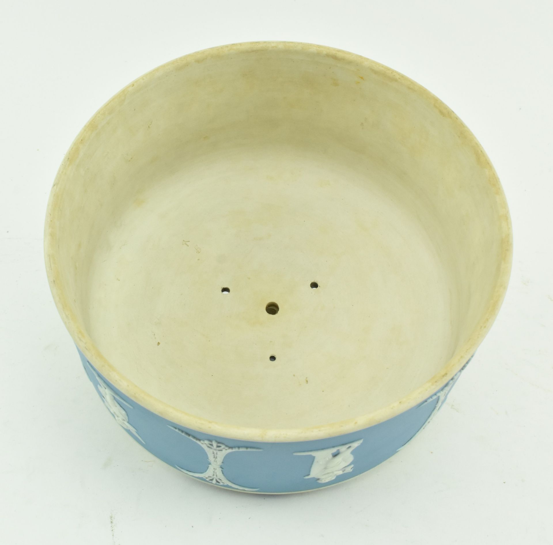 VICTORIAN WEDGWOOD JASPERWARE CHEESE DOME AND STAND - Image 6 of 8