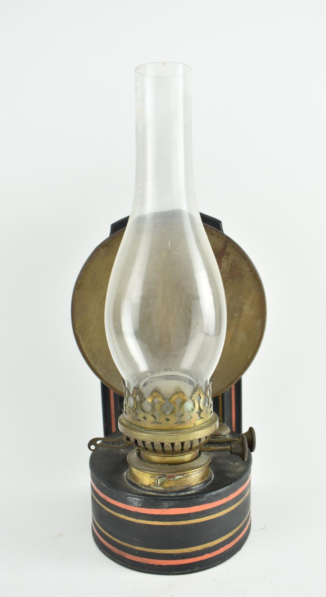 19TH CENTURY VICTORIAN TIN OIL LAMP WITH WALL PLATE - Image 2 of 6
