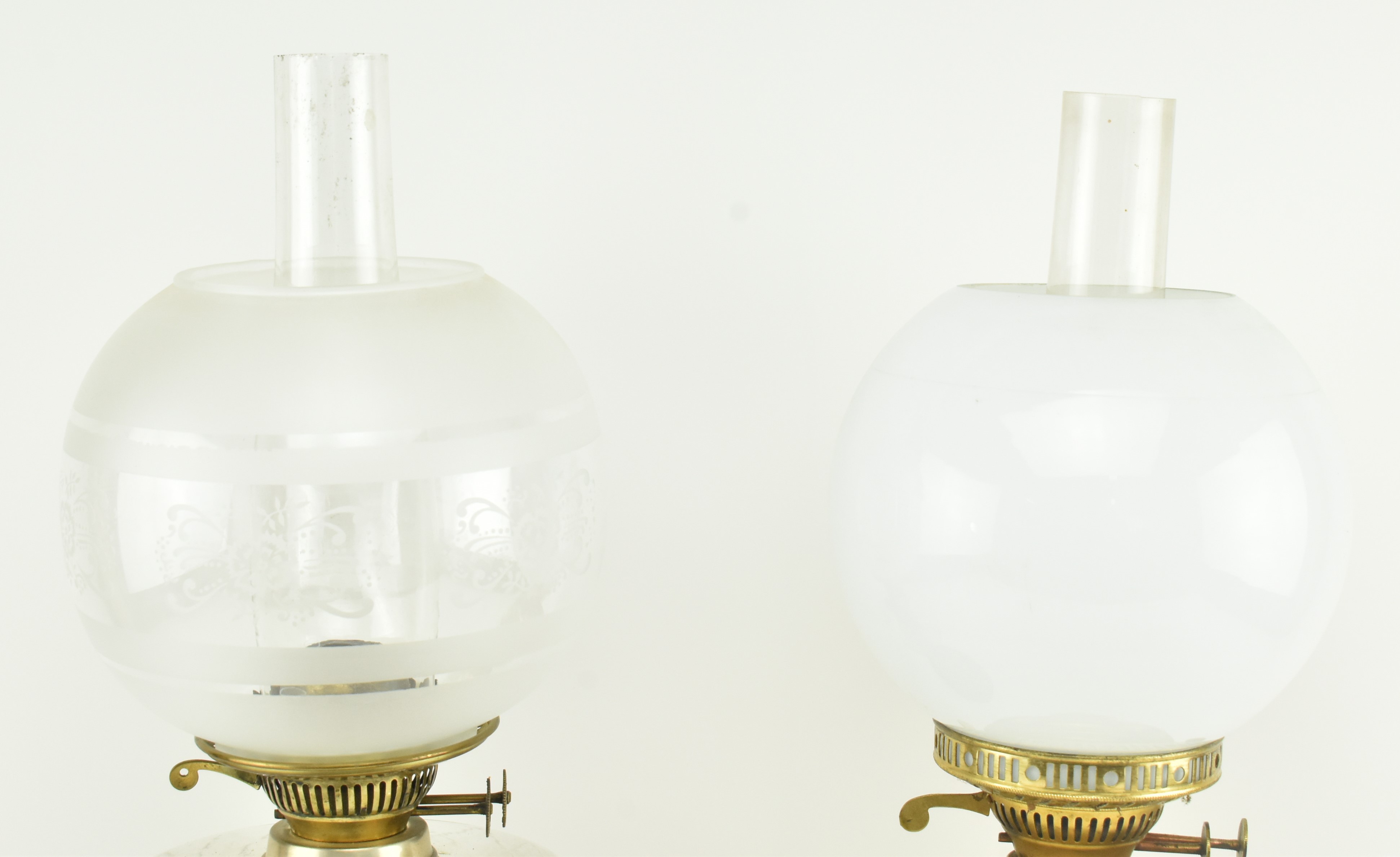 TWO VINTAGE 20TH CENTURY DUPLEX OIL LAMPS - Image 2 of 7