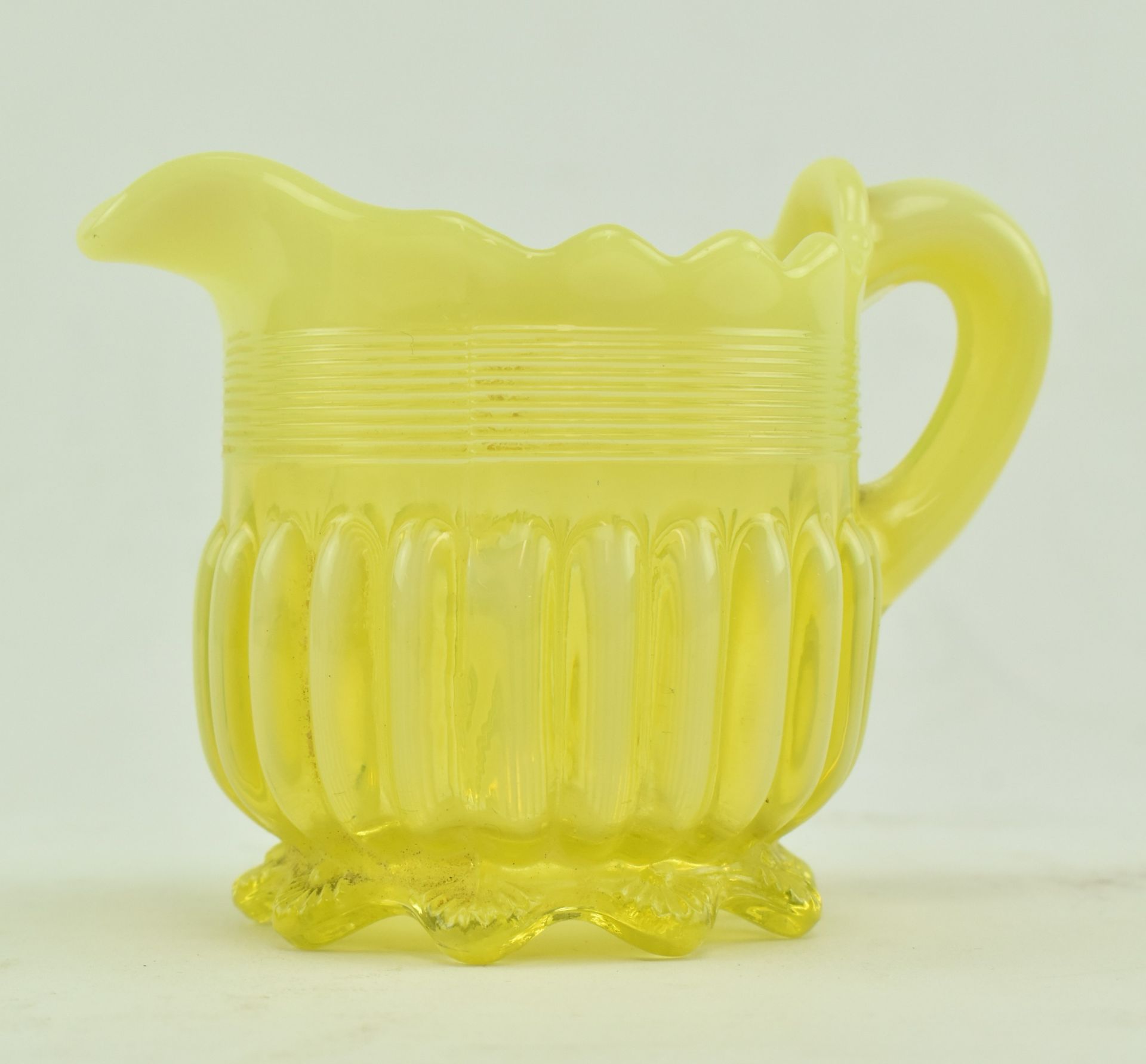 THREE DAVIDSON VICTORIAN YELLOW PRESSED GLASS PIECES - Image 9 of 11