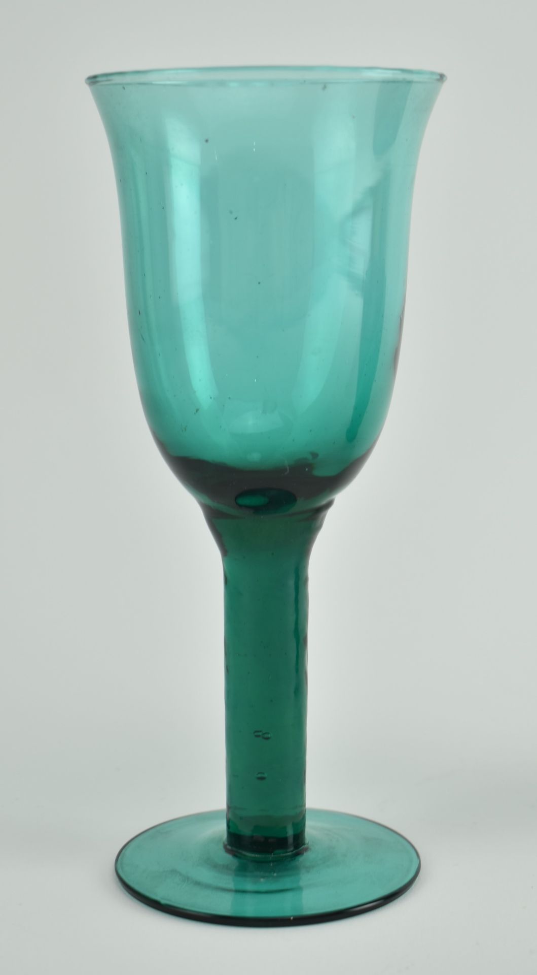 TWO EARLY-MID 20TH CENTURY GREEN - BLUE DRINKING GLASSES - Bild 3 aus 8