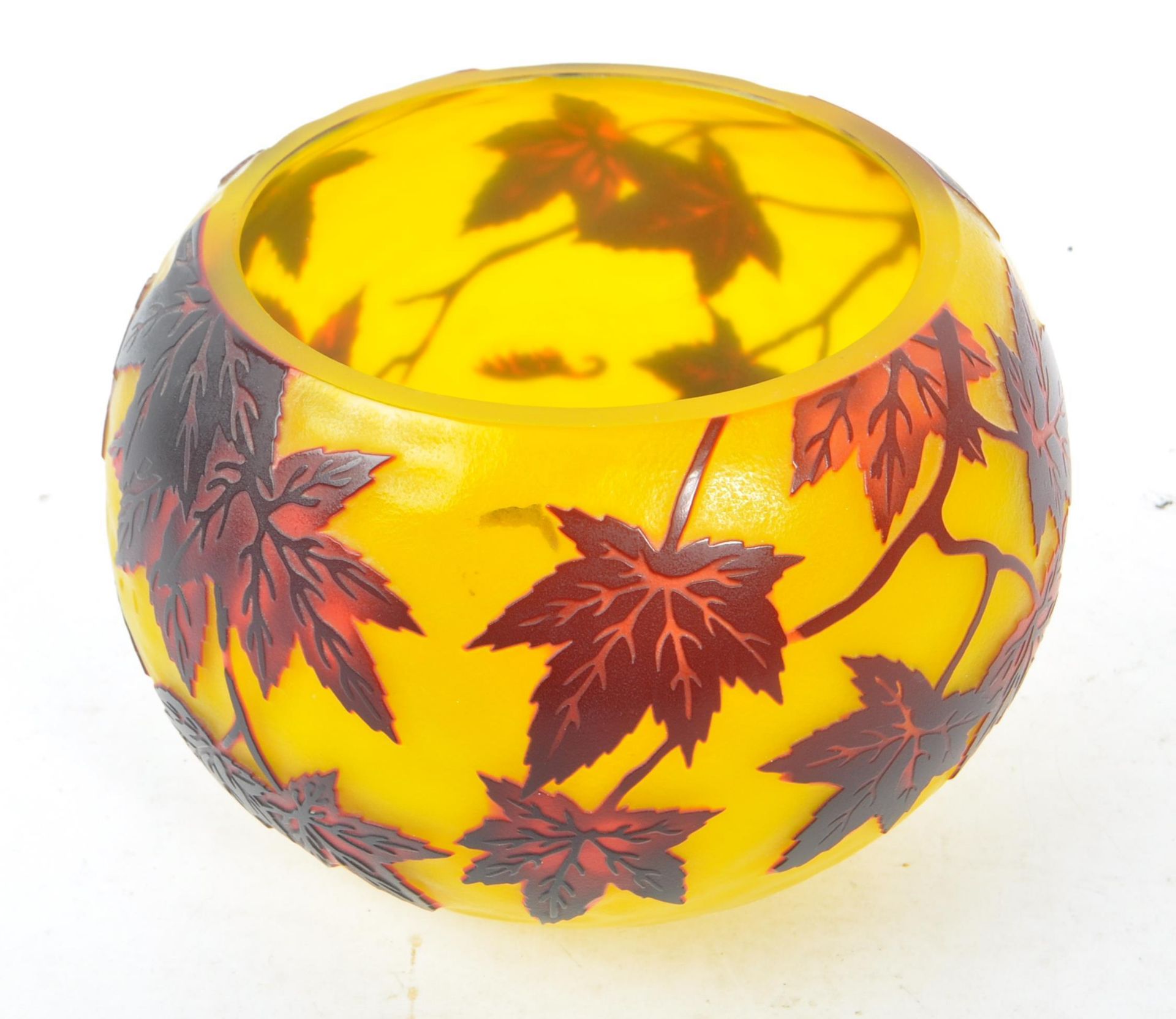 MANNER OF GALLE - 20TH CENTURY GLASS CAMEO VASE / BOWL - Image 4 of 6