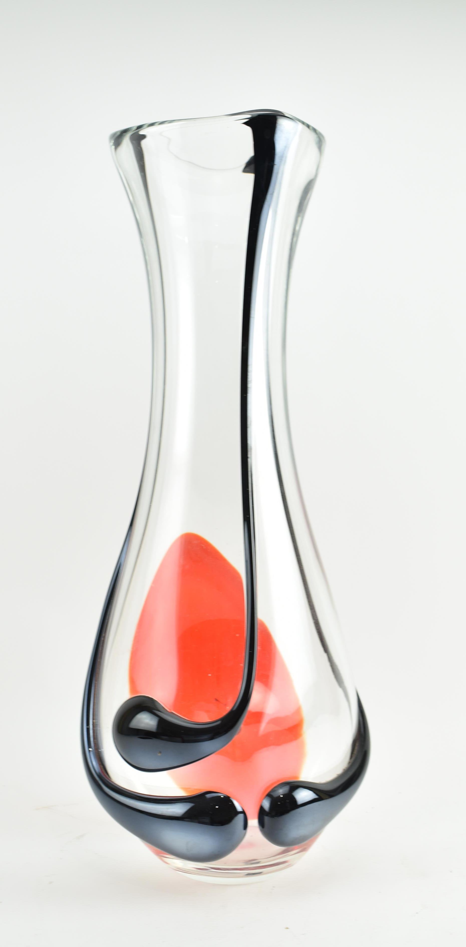 LARGE SVAJA CRIMSON HANDMADE ORCHID GLASS VASE - Image 2 of 7