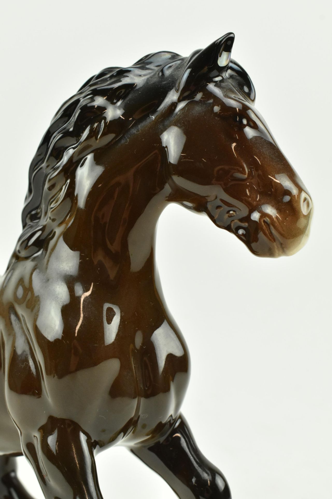 BESWICK - 20TH CENTURY PORCELAIN FIGURINE OF A SHIRE HORSE - Bild 3 aus 4