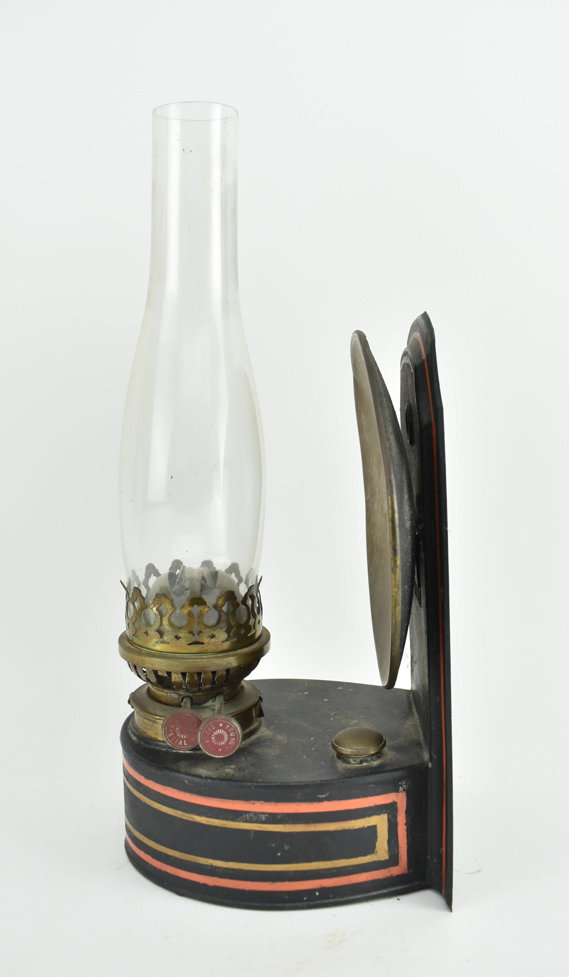 19TH CENTURY VICTORIAN TIN OIL LAMP WITH WALL PLATE - Image 3 of 6
